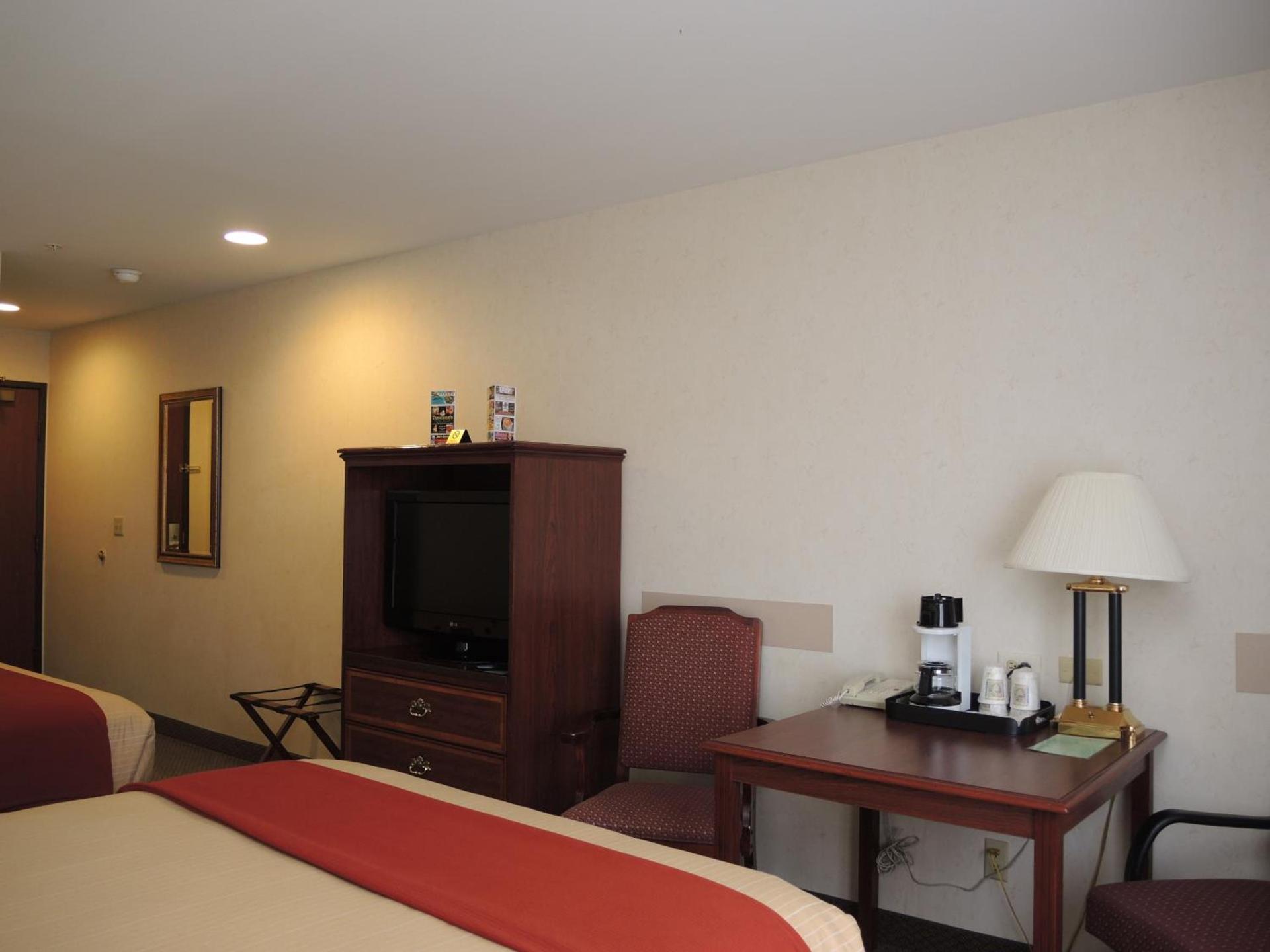 Evergreen Inn & Suites photo 21