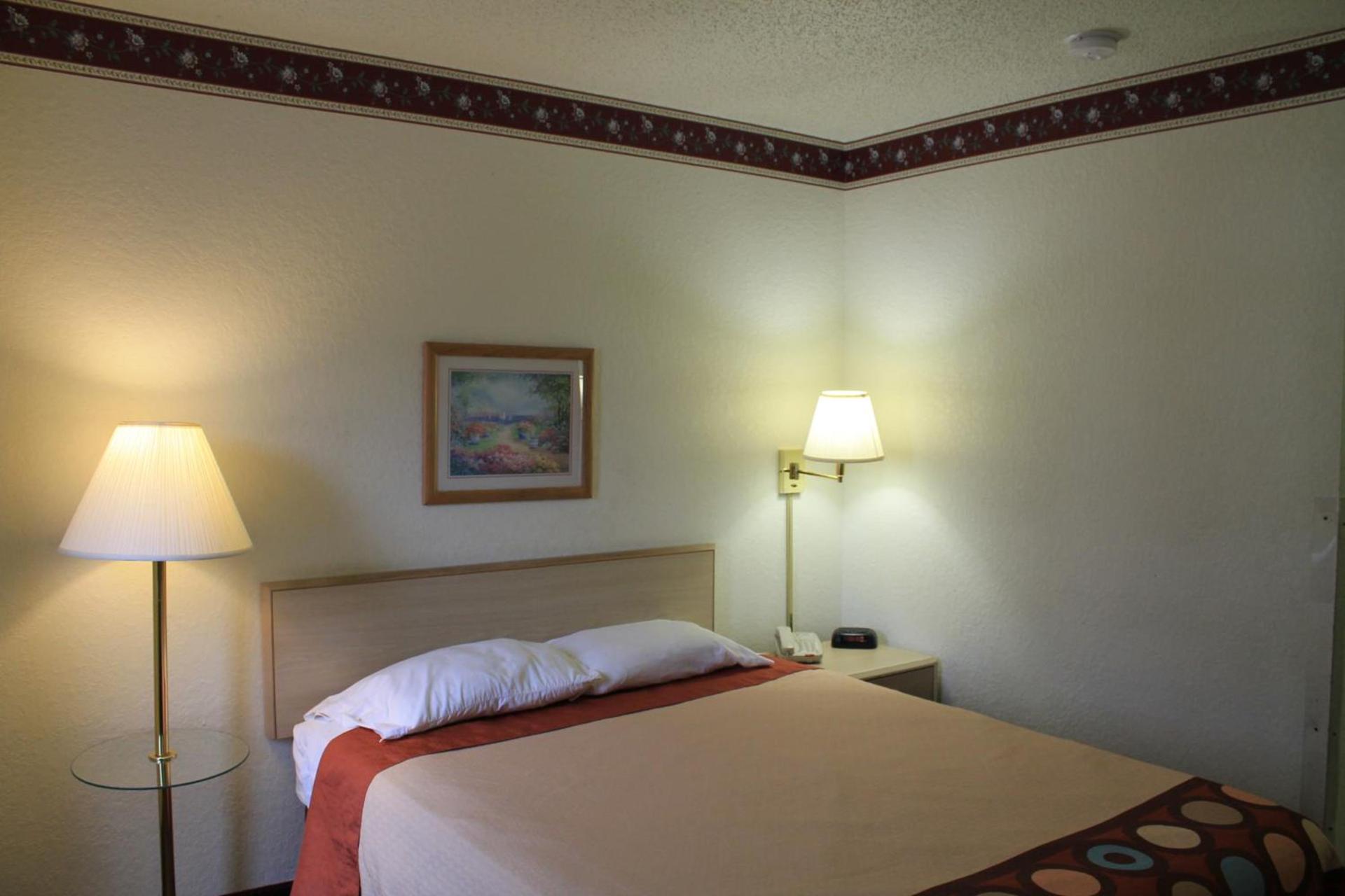 Super 8 by Wyndham San Antonio/Fiesta photo 18
