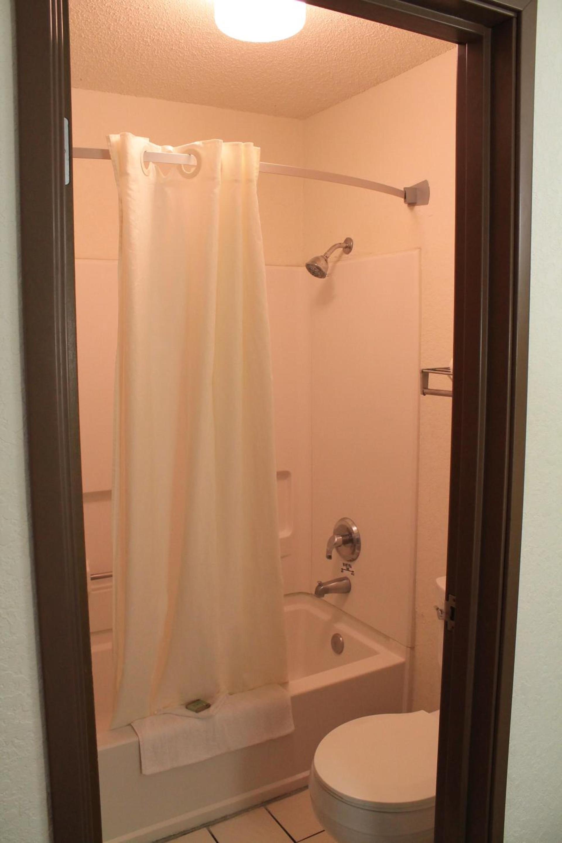 Super 8 by Wyndham San Antonio/Fiesta photo 19