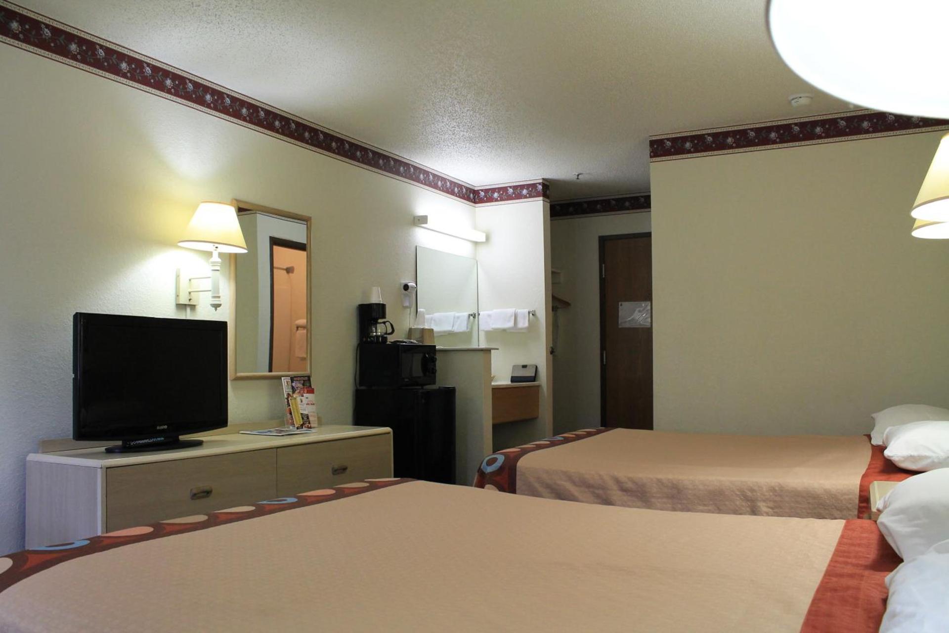 Super 8 by Wyndham San Antonio/Fiesta photo 22