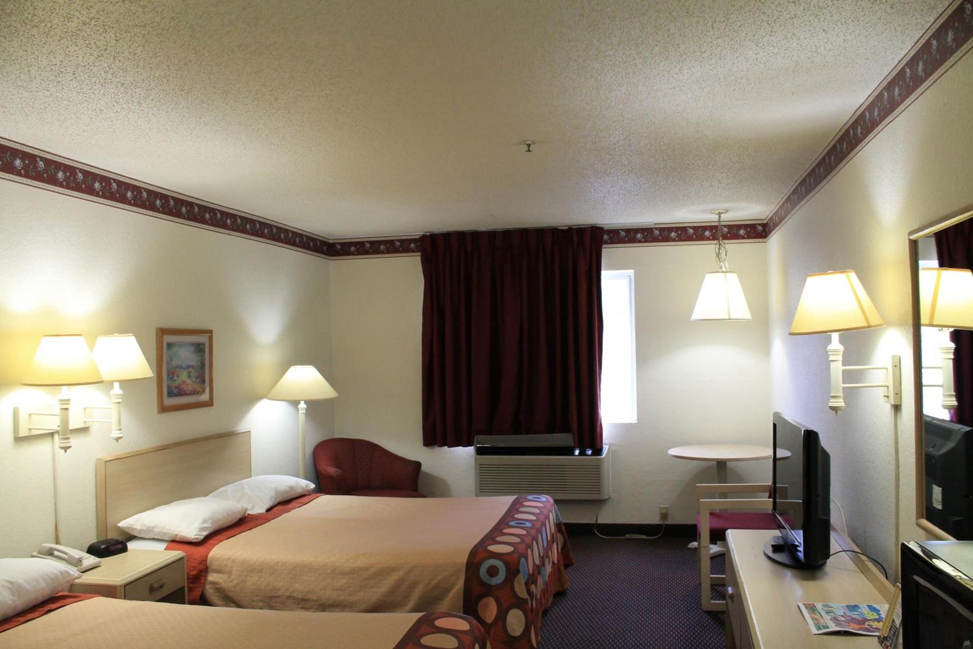 Super 8 by Wyndham San Antonio/Fiesta photo 17
