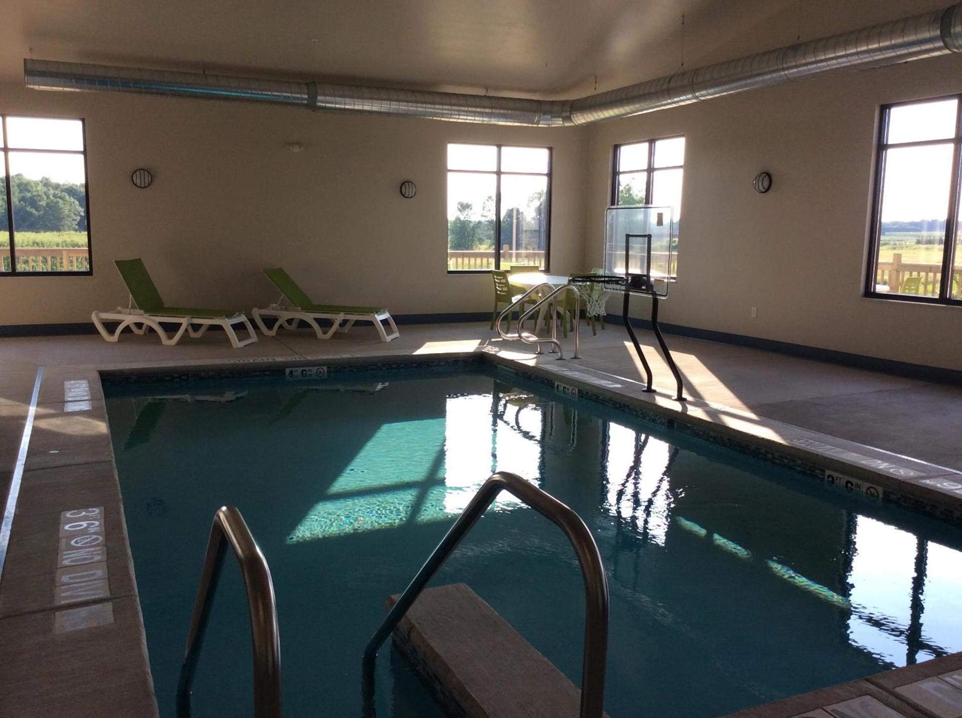 Scenic Shore Inn photo 59