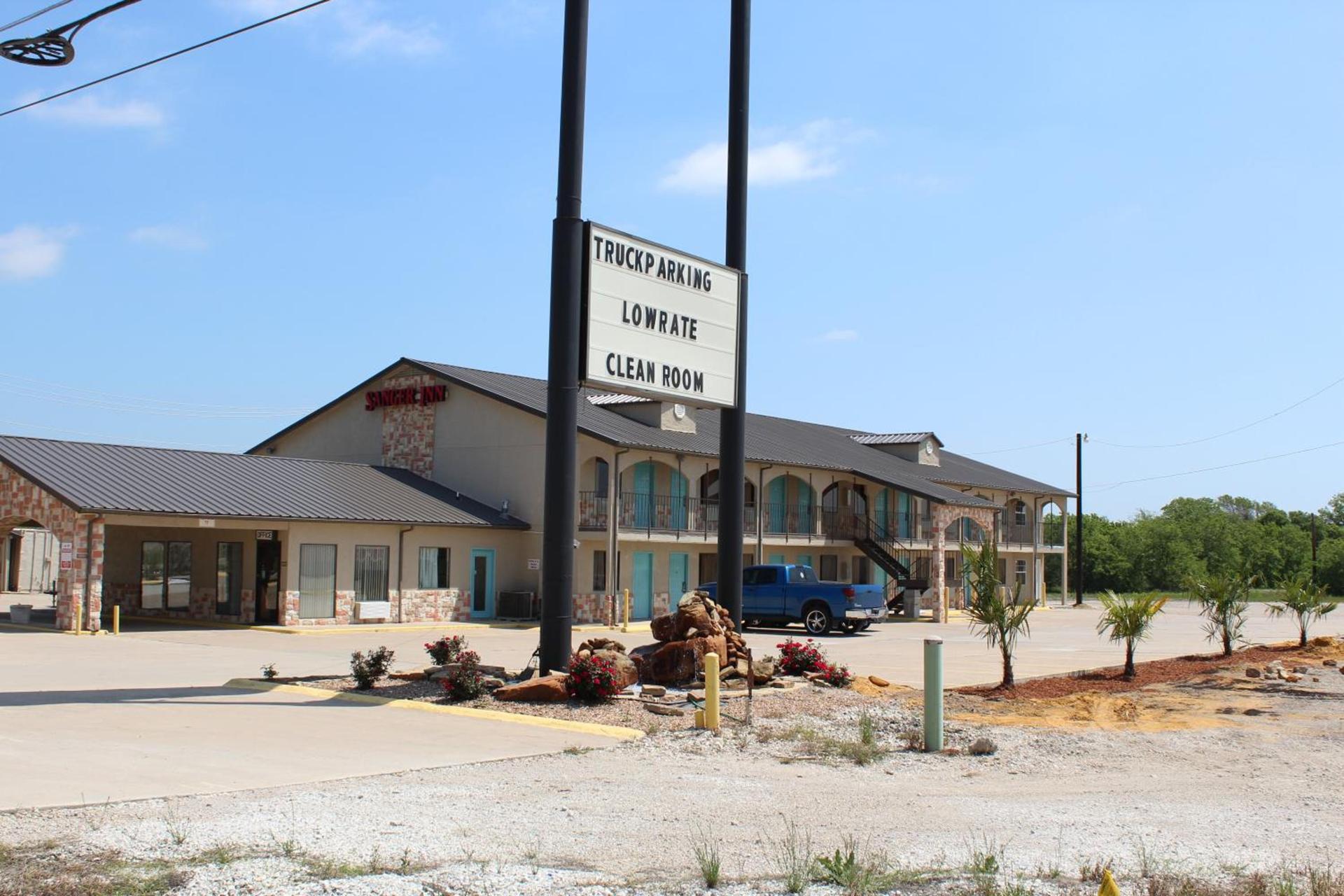 Sanger Inn photo 8
