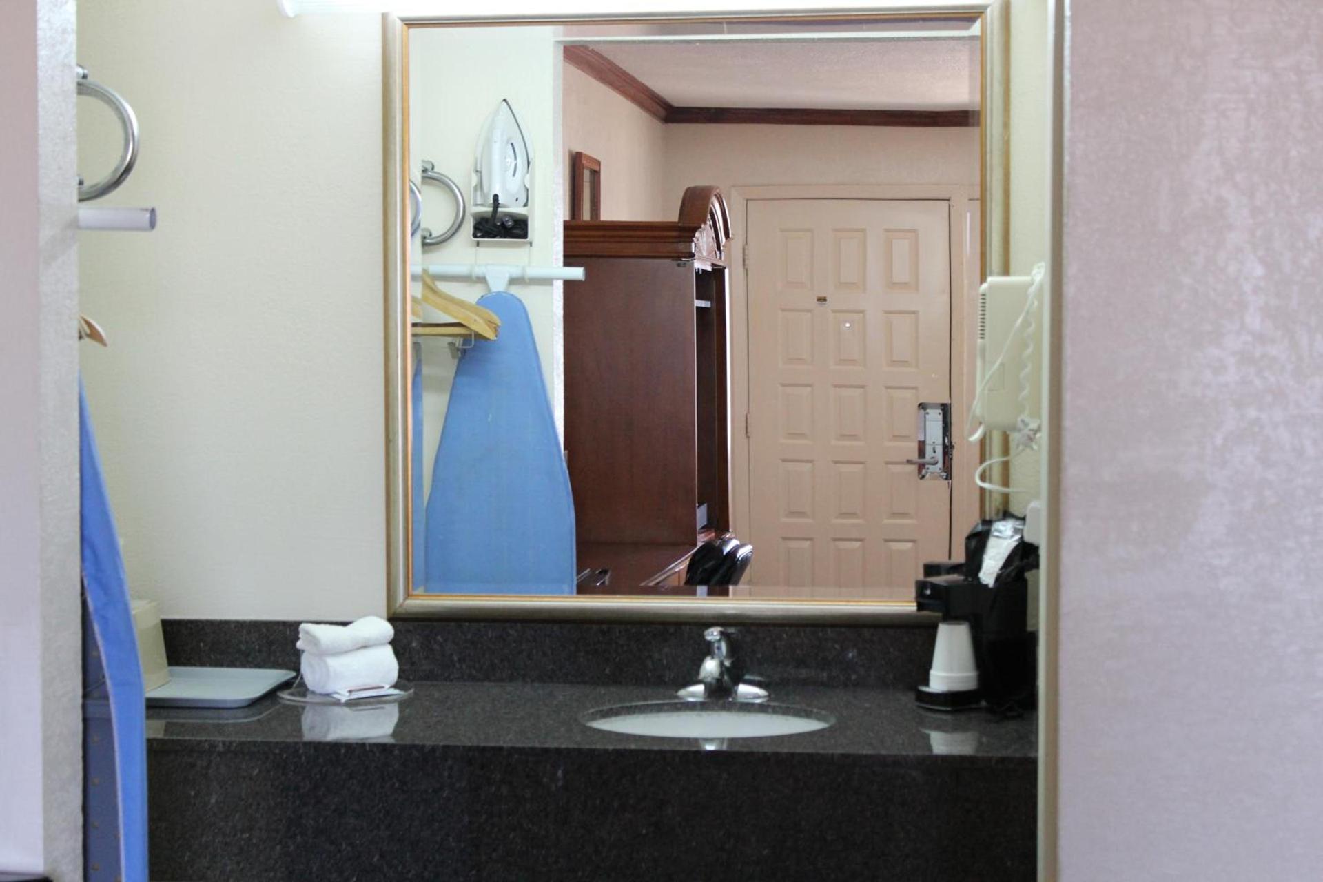 Sanger Inn photo 9
