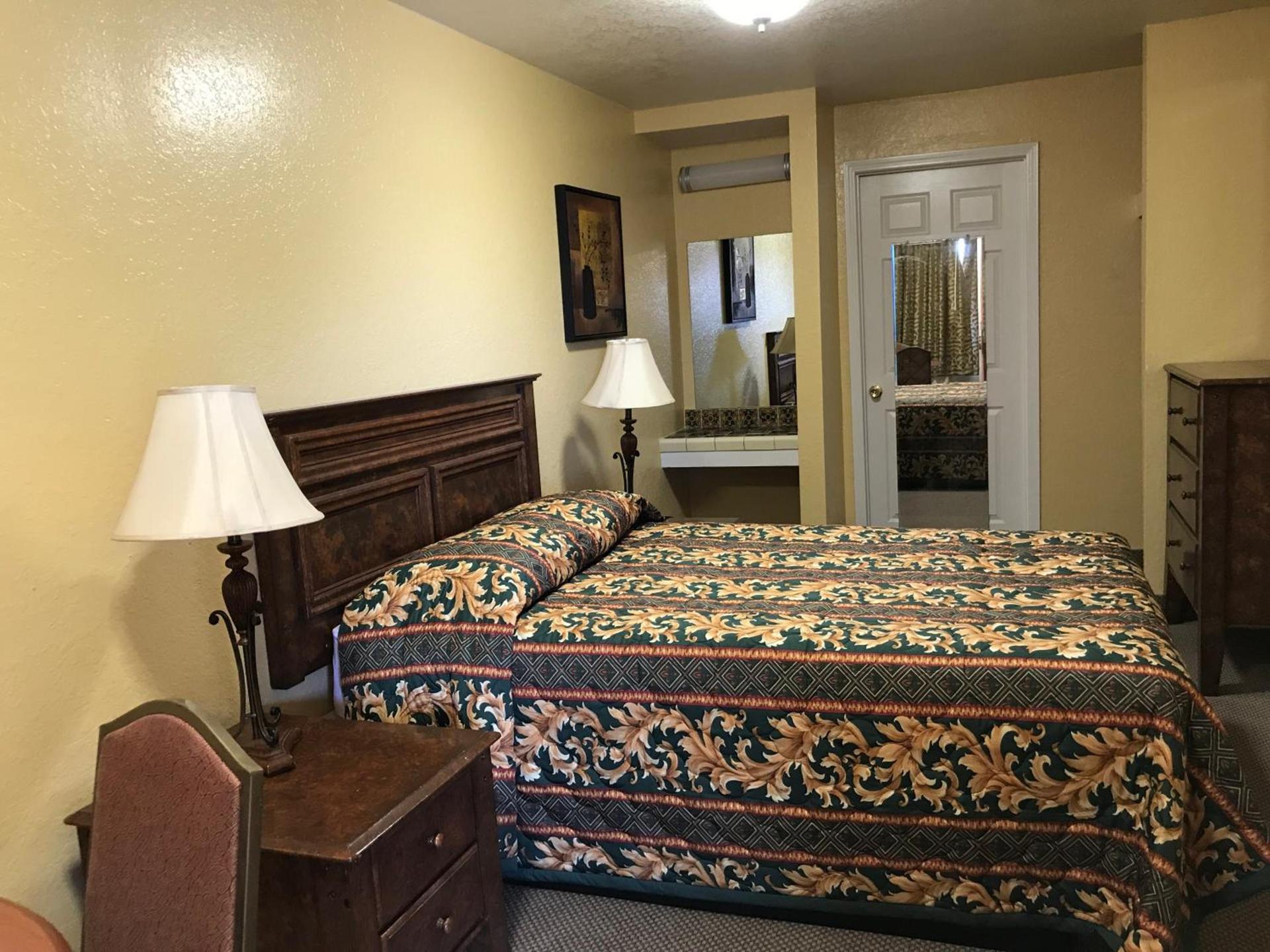 Hacienda Motel photo 16
