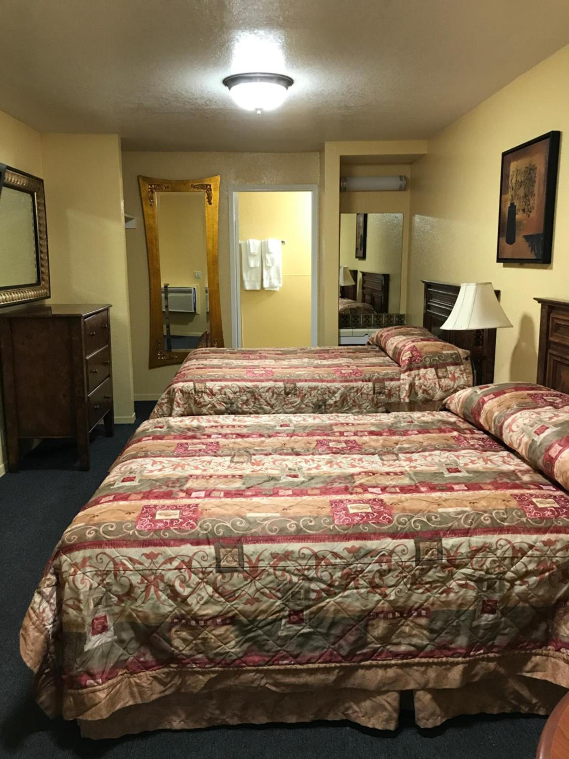 Hacienda Motel photo 21