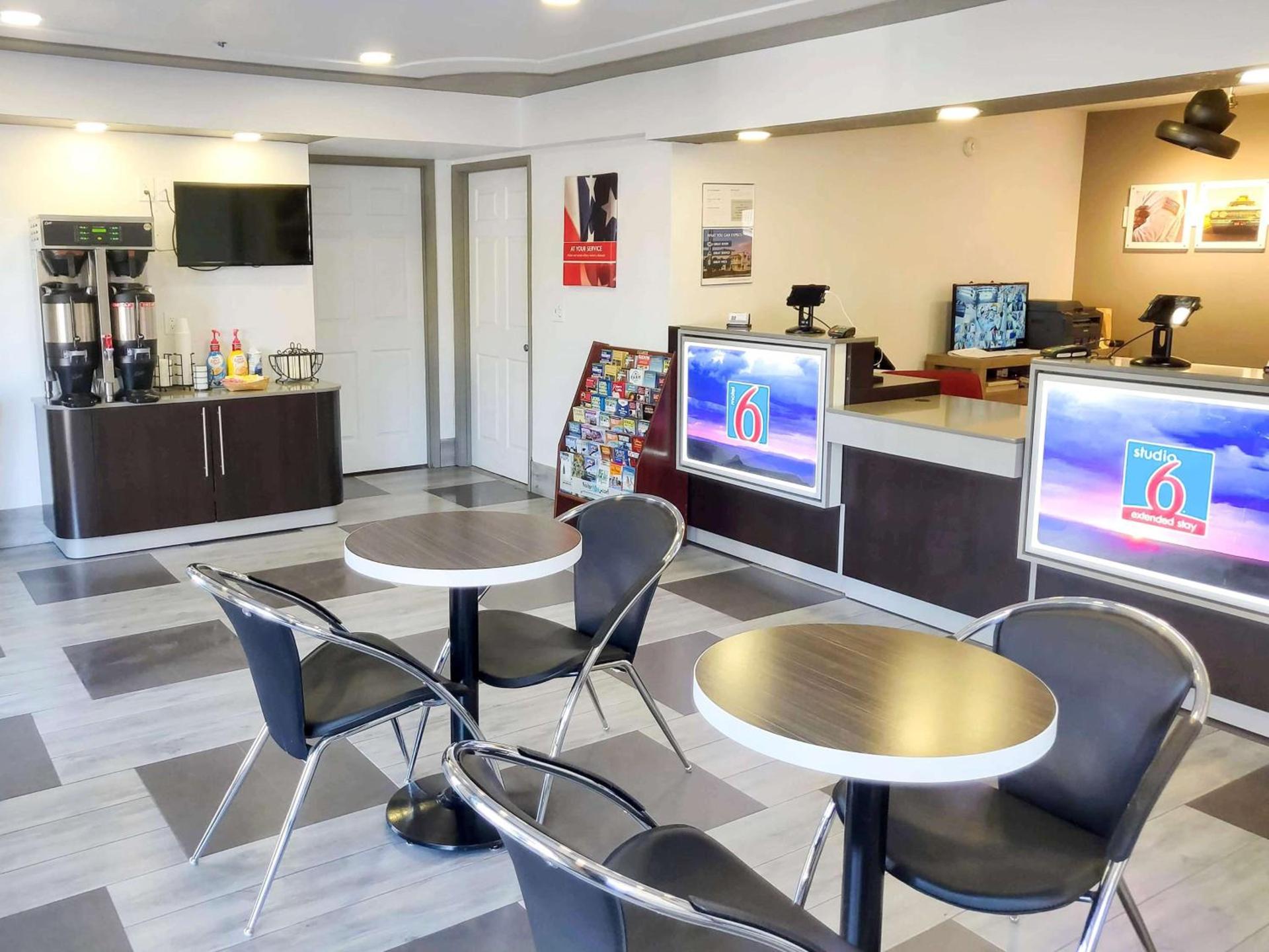 Studio 6-Fresno, CA - Extended Stay photo 23