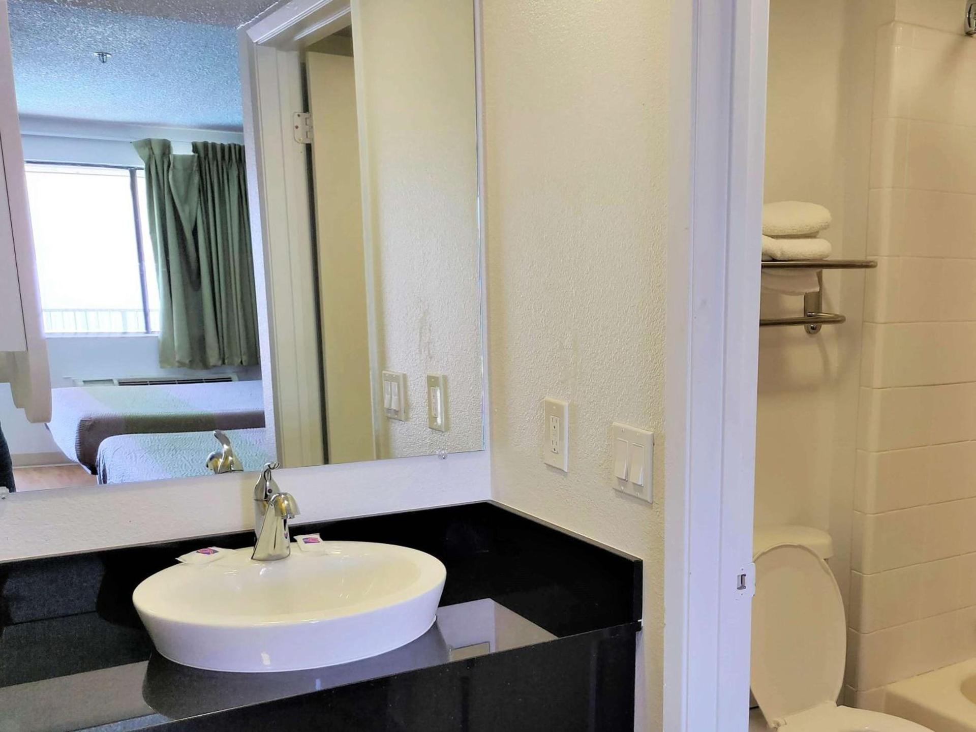 Studio 6-Fresno, CA - Extended Stay photo 18