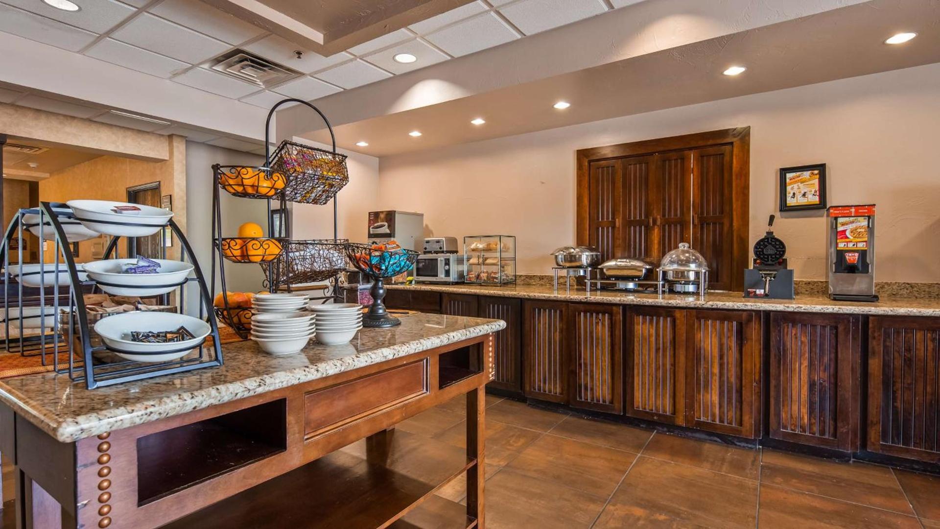 Best Western PLUS Cimarron Hotel & Suites photo 9