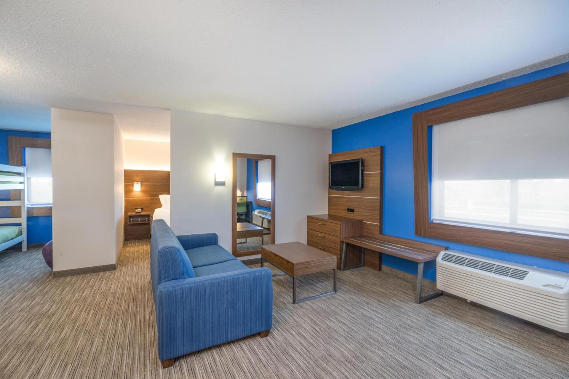 Holiday Inn Express Hotel Howe / Sturgis by IHG photo 3
