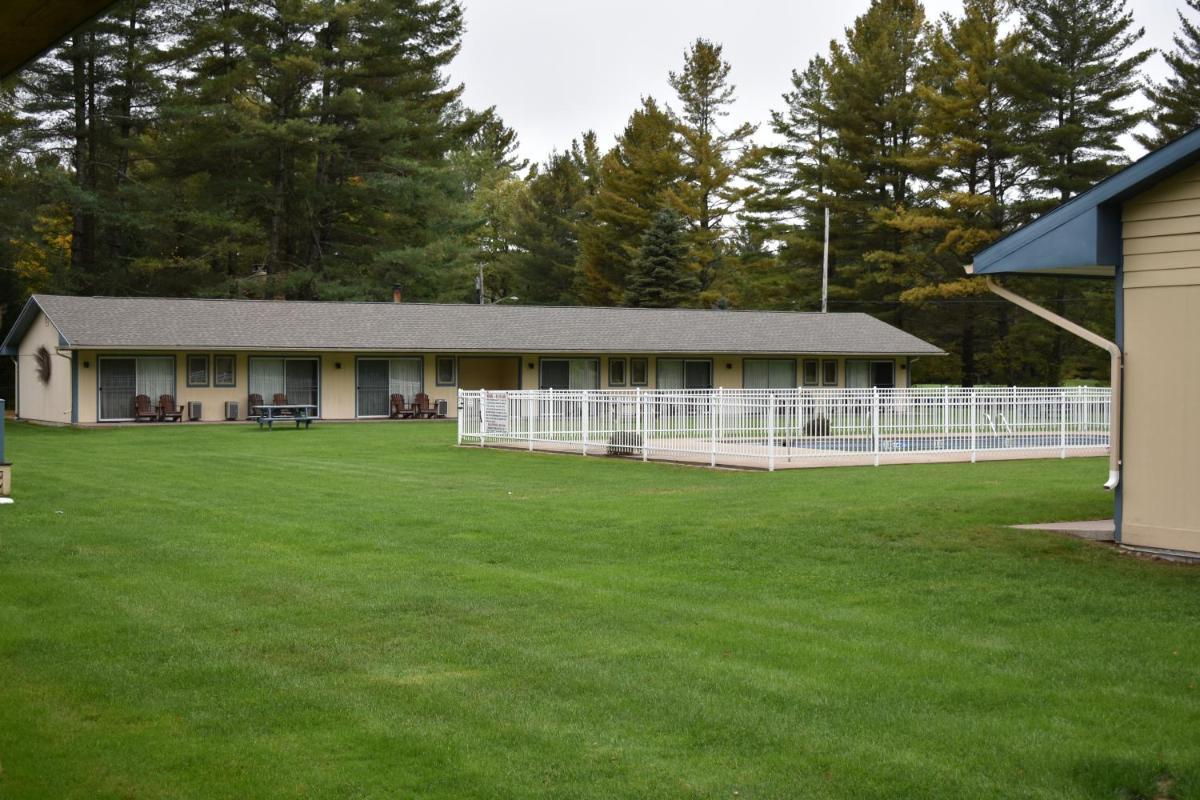 Country Club Motel photo 12