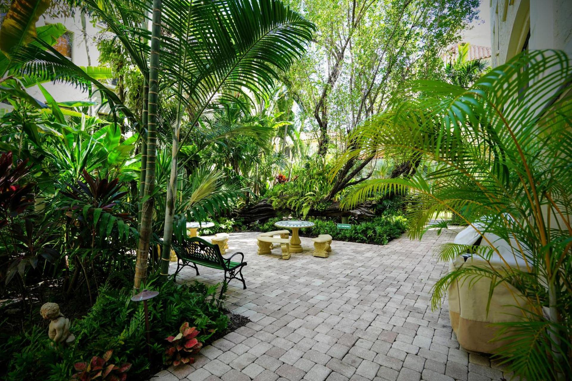 Palm Beach Hotel Petite Retreat 2 blocks to beach!! Historic Landmark photo 16