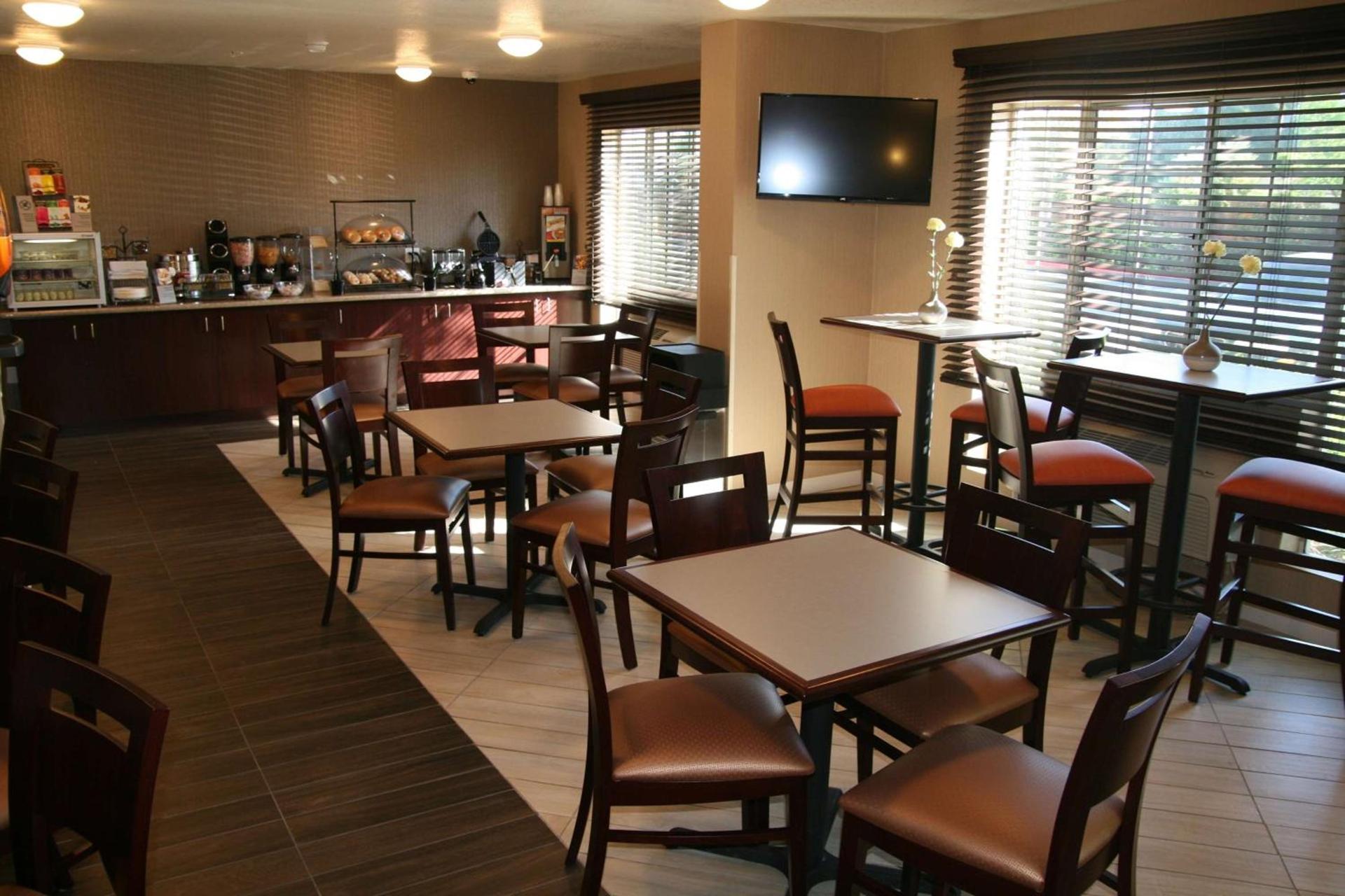 Best Western Luxury Inn photo 19