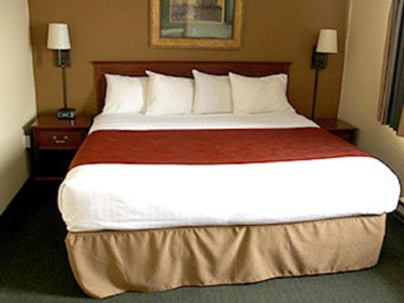 AmericInn by Wyndham West Bend photo 11