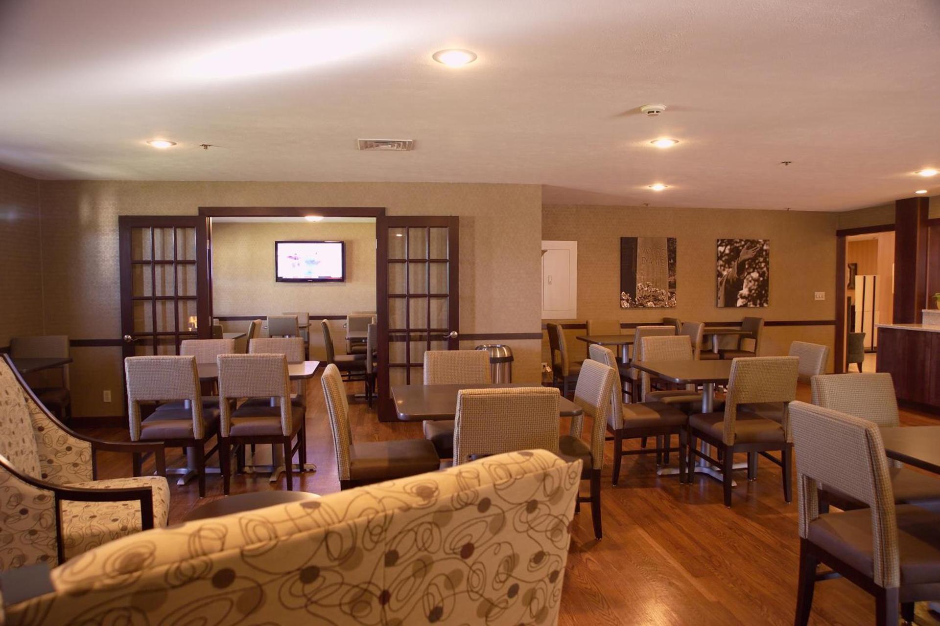 Ivy Court Inn and Suites photo 14