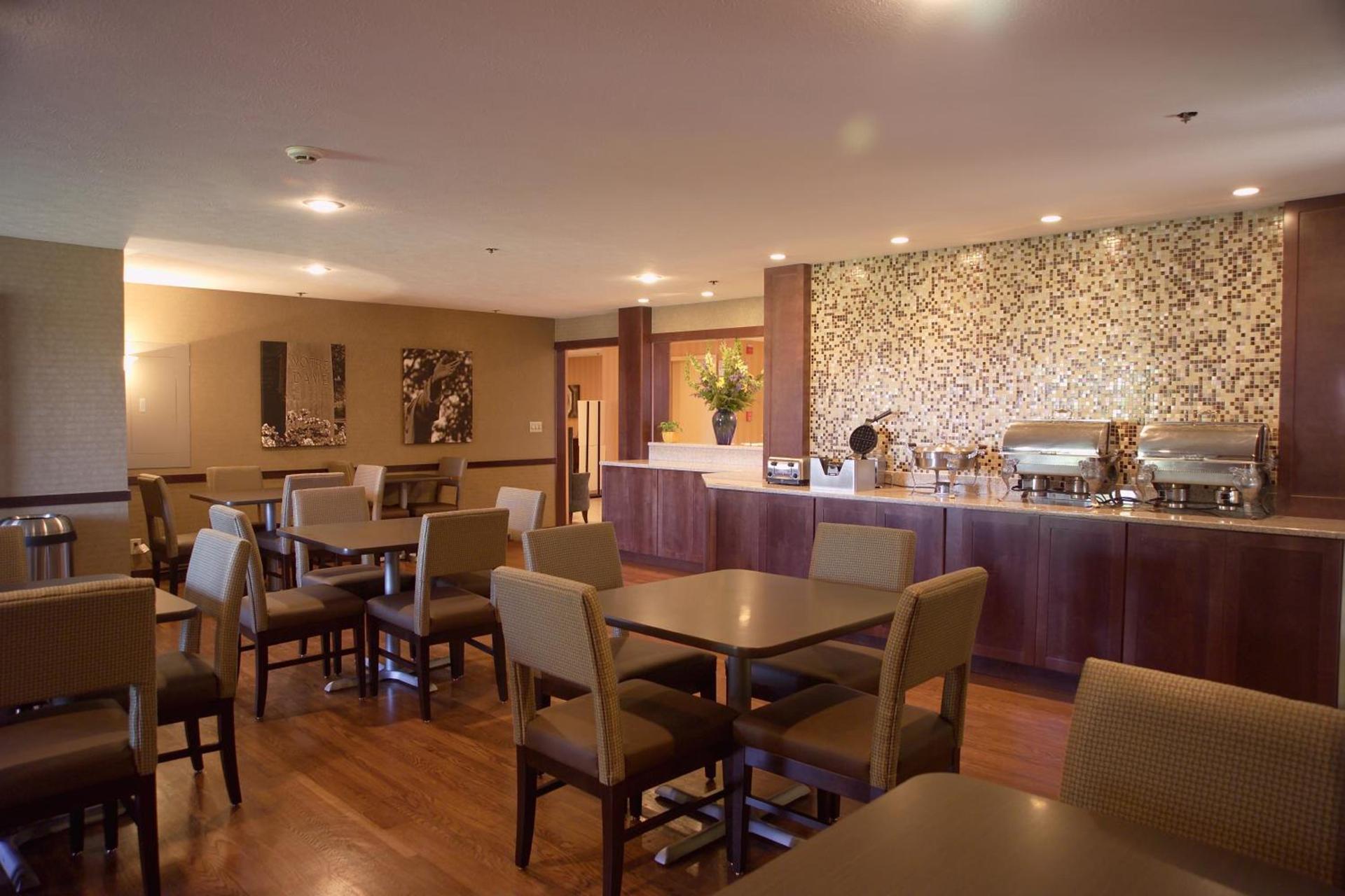Ivy Court Inn and Suites photo 16