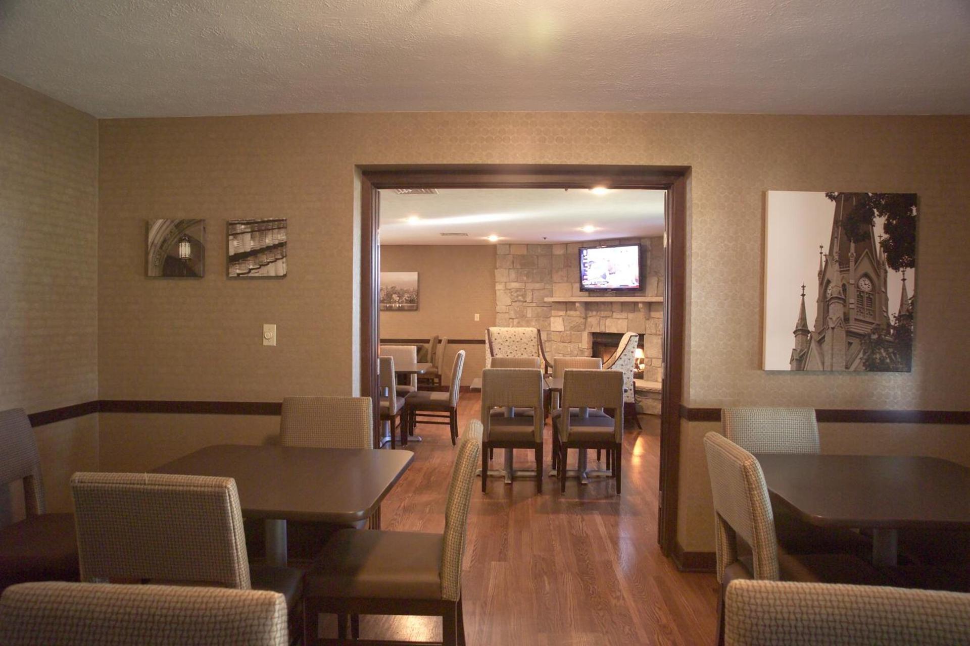 Ivy Court Inn and Suites photo 20