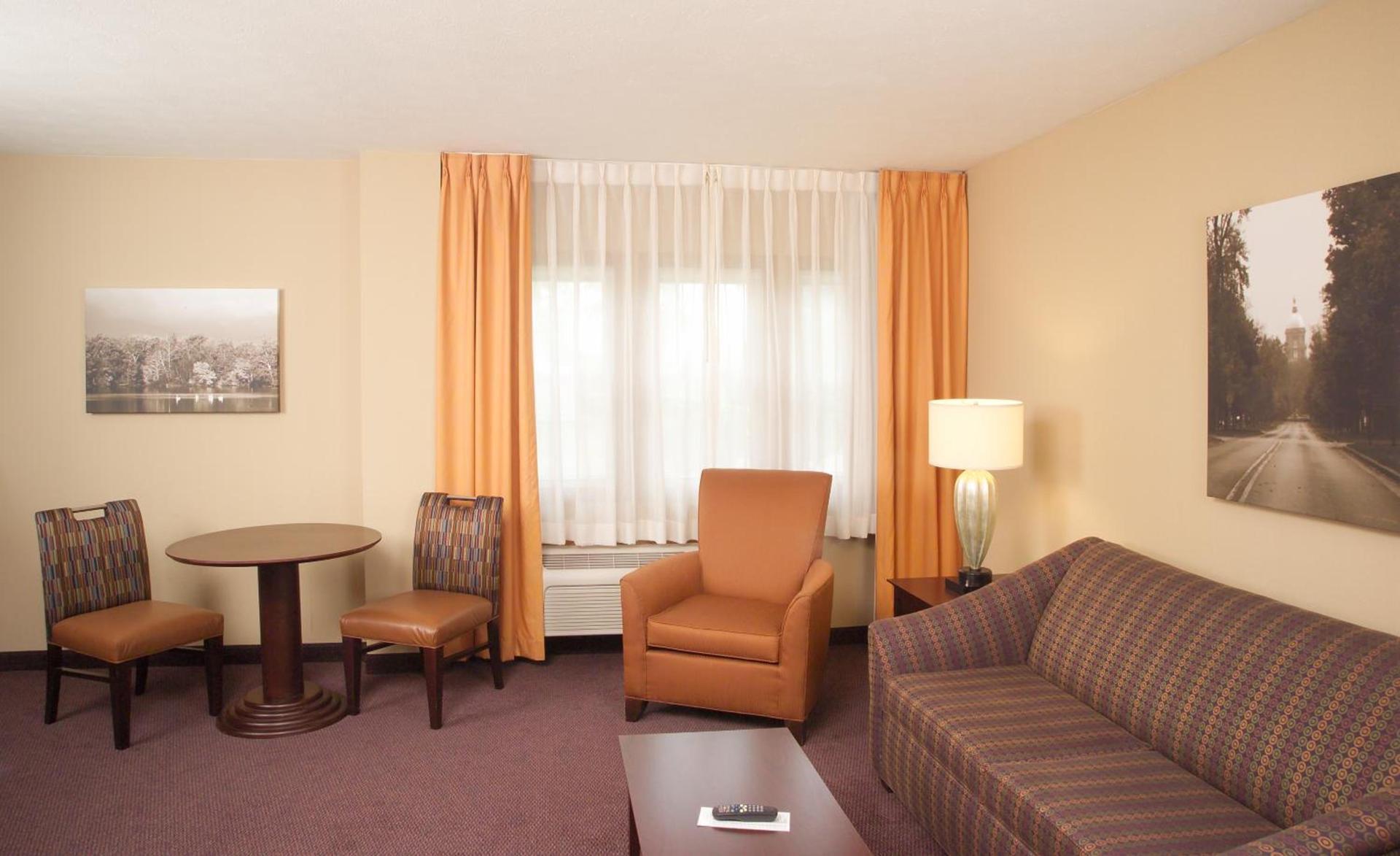 Ivy Court Inn and Suites photo 13