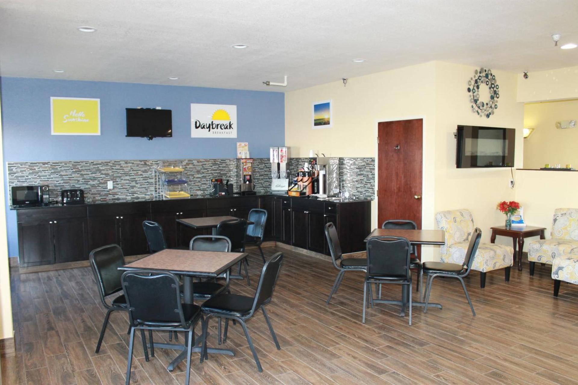 Days Inn by Wyndham Walcott Davenport photo 13