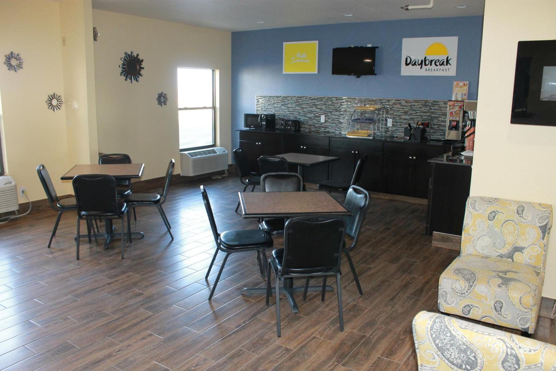 Days Inn by Wyndham Walcott Davenport photo 14