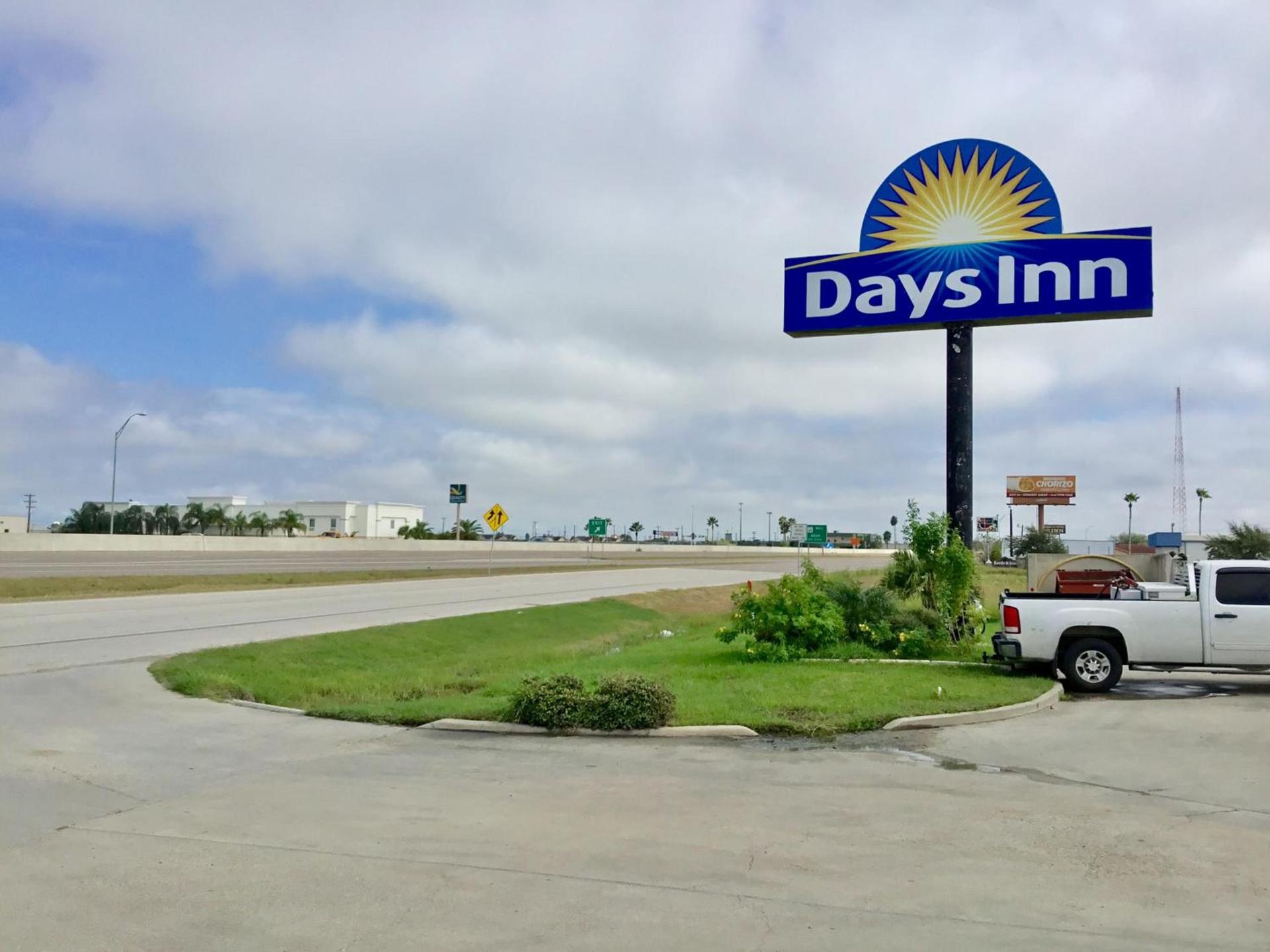Days Inn by Wyndham Robstown photo 17