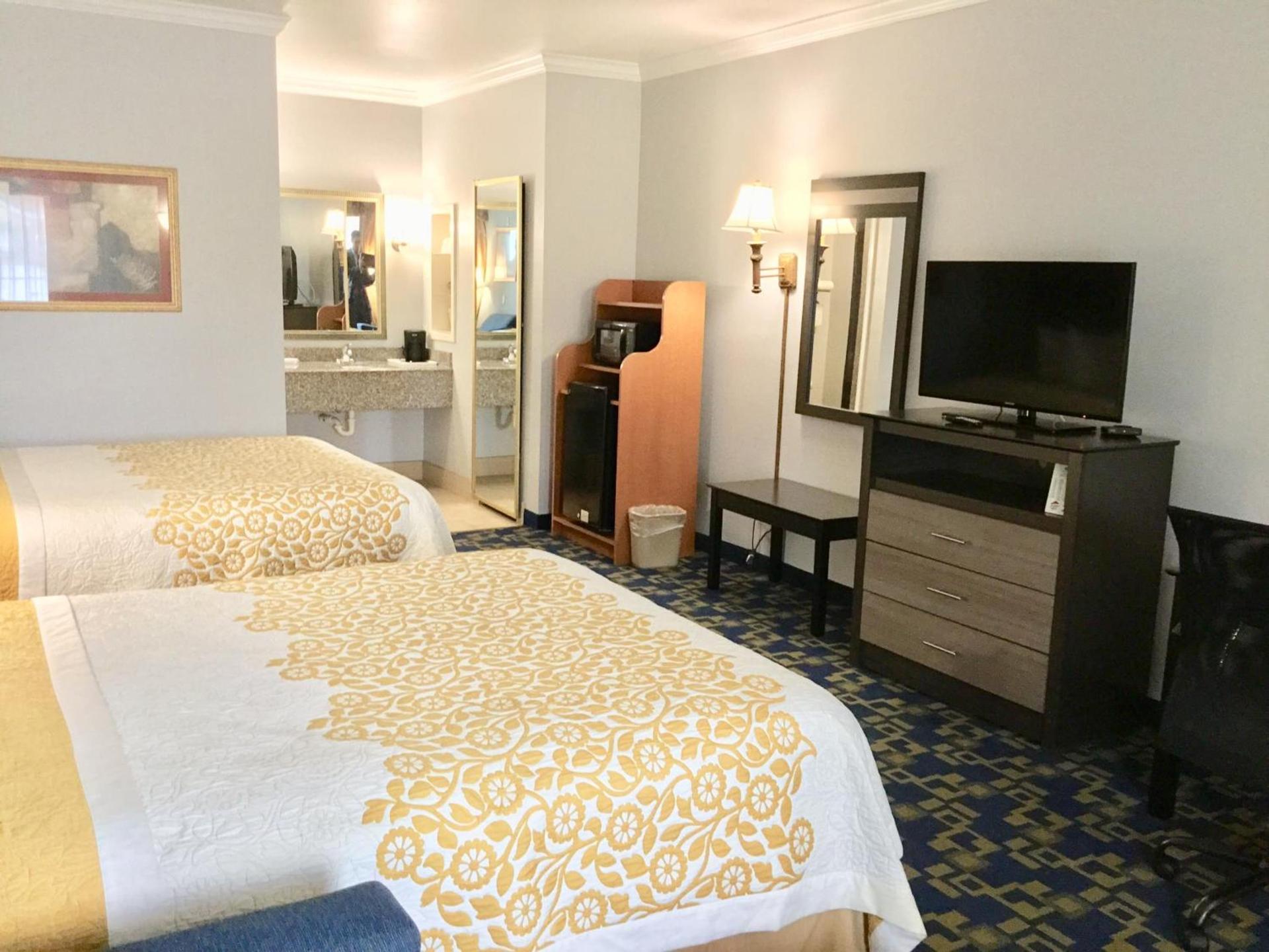 Days Inn by Wyndham Robstown photo 43