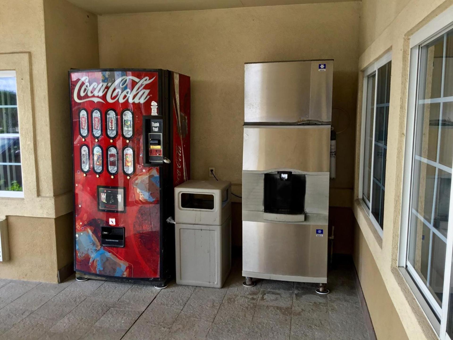 Days Inn by Wyndham Robstown photo 31