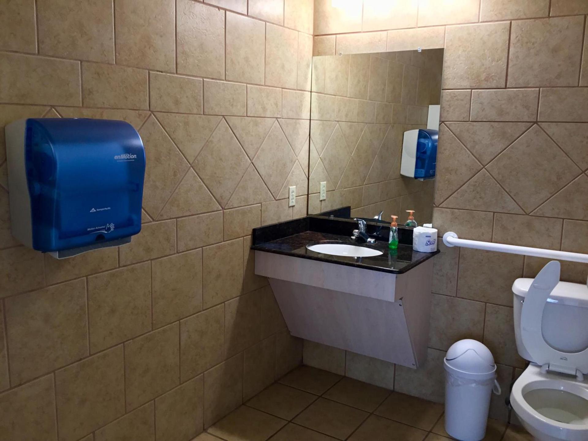 Days Inn by Wyndham Robstown photo 35