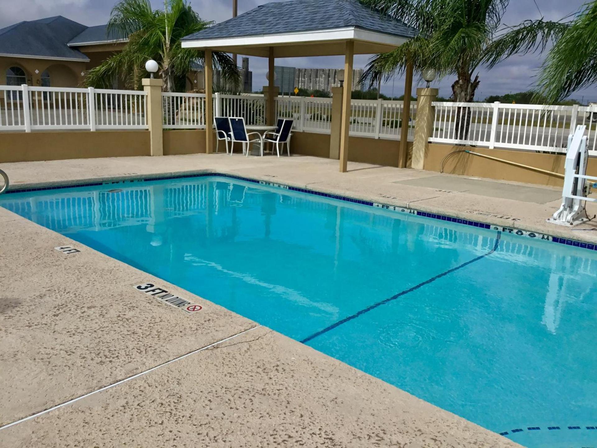 Days Inn by Wyndham Robstown photo 33