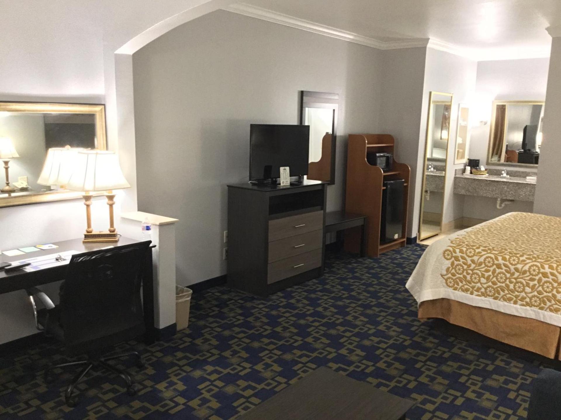 Days Inn by Wyndham Robstown photo 38