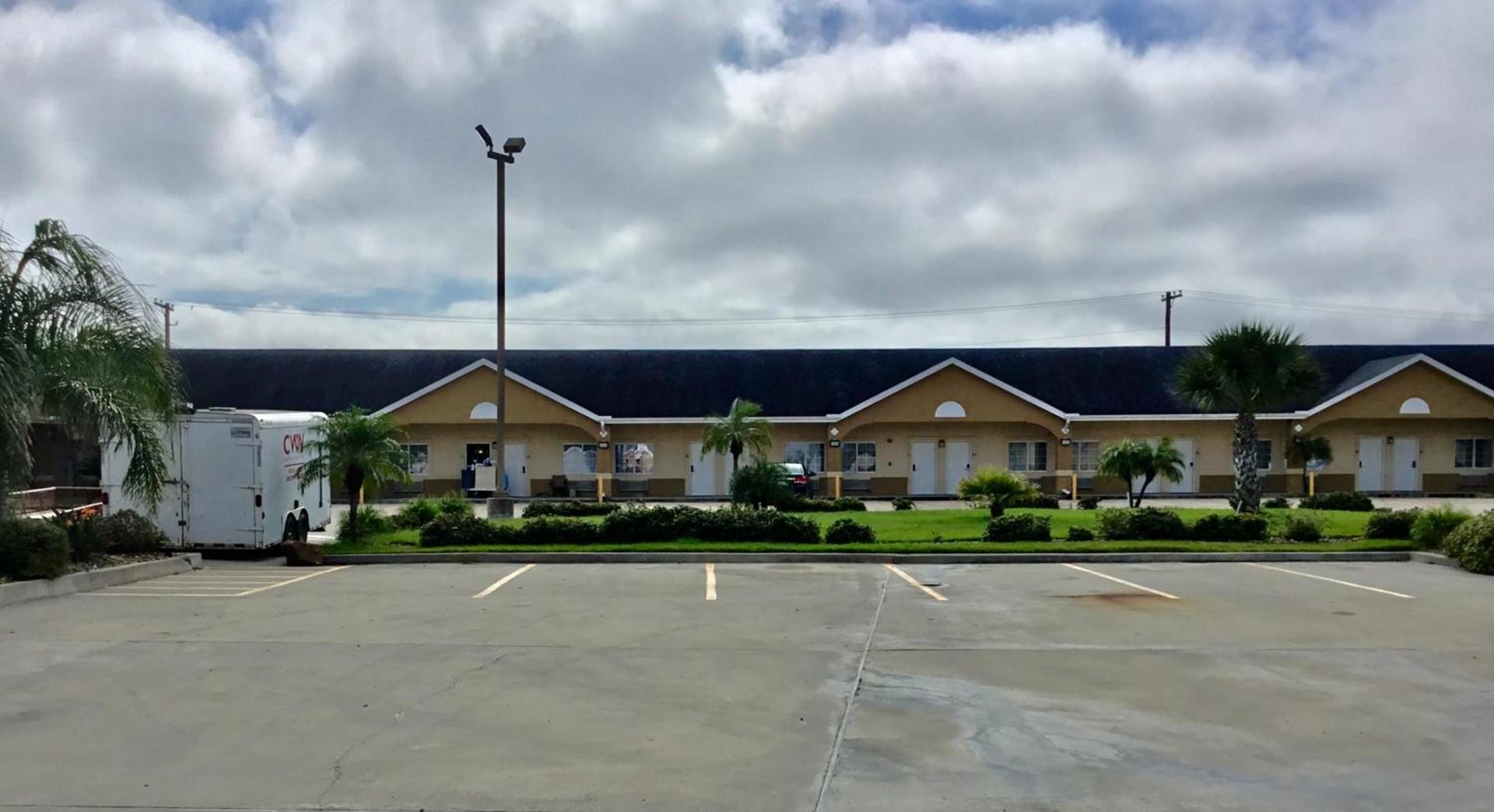 Days Inn by Wyndham Robstown photo 18