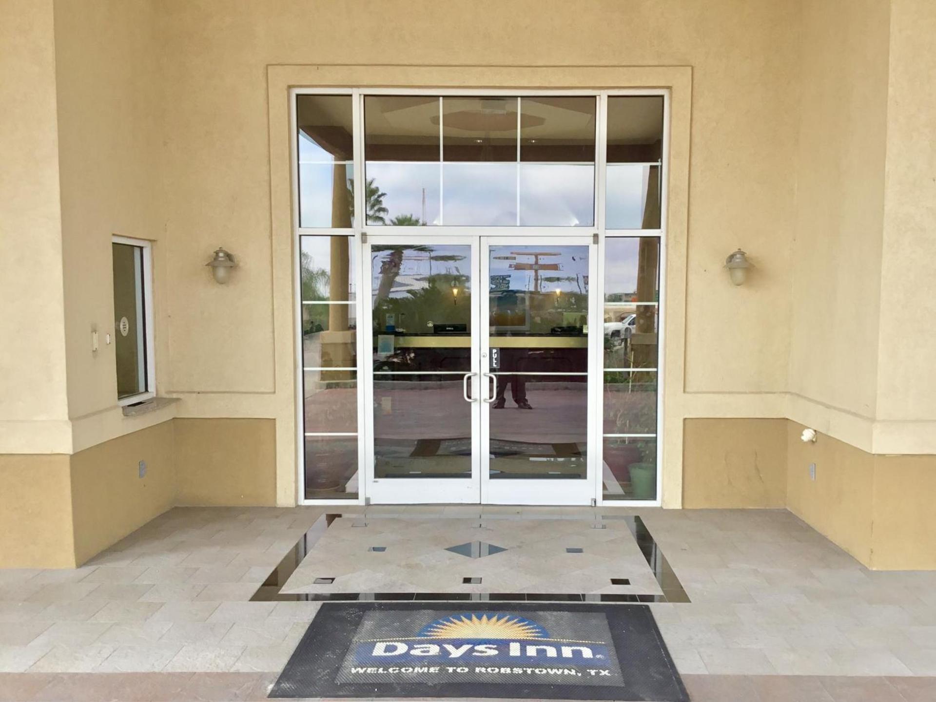 Days Inn by Wyndham Robstown photo 19