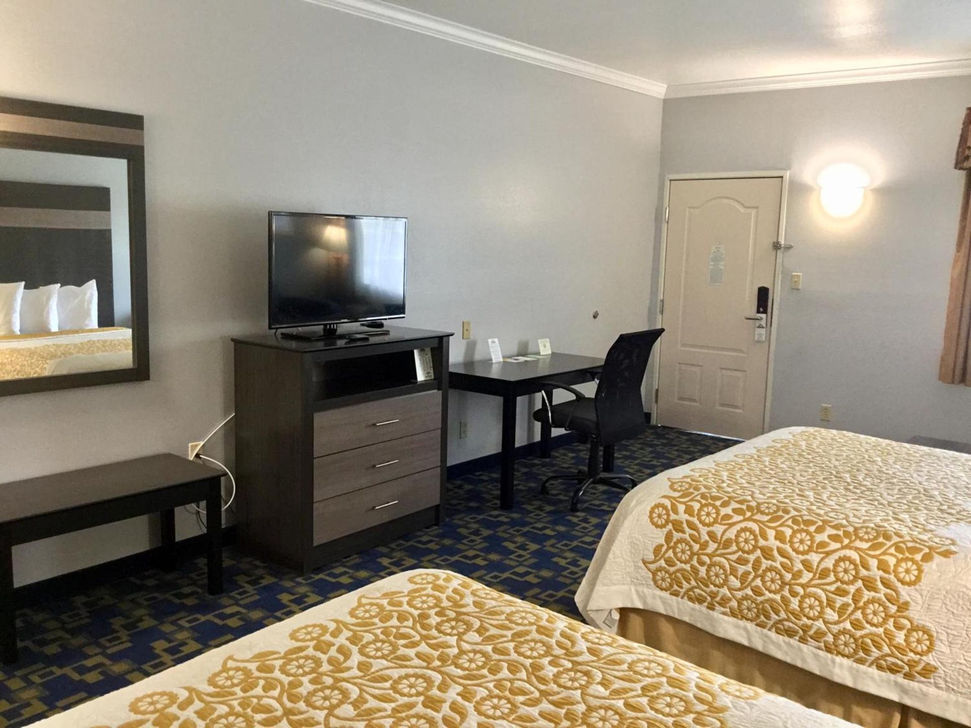 Days Inn by Wyndham Robstown photo 41