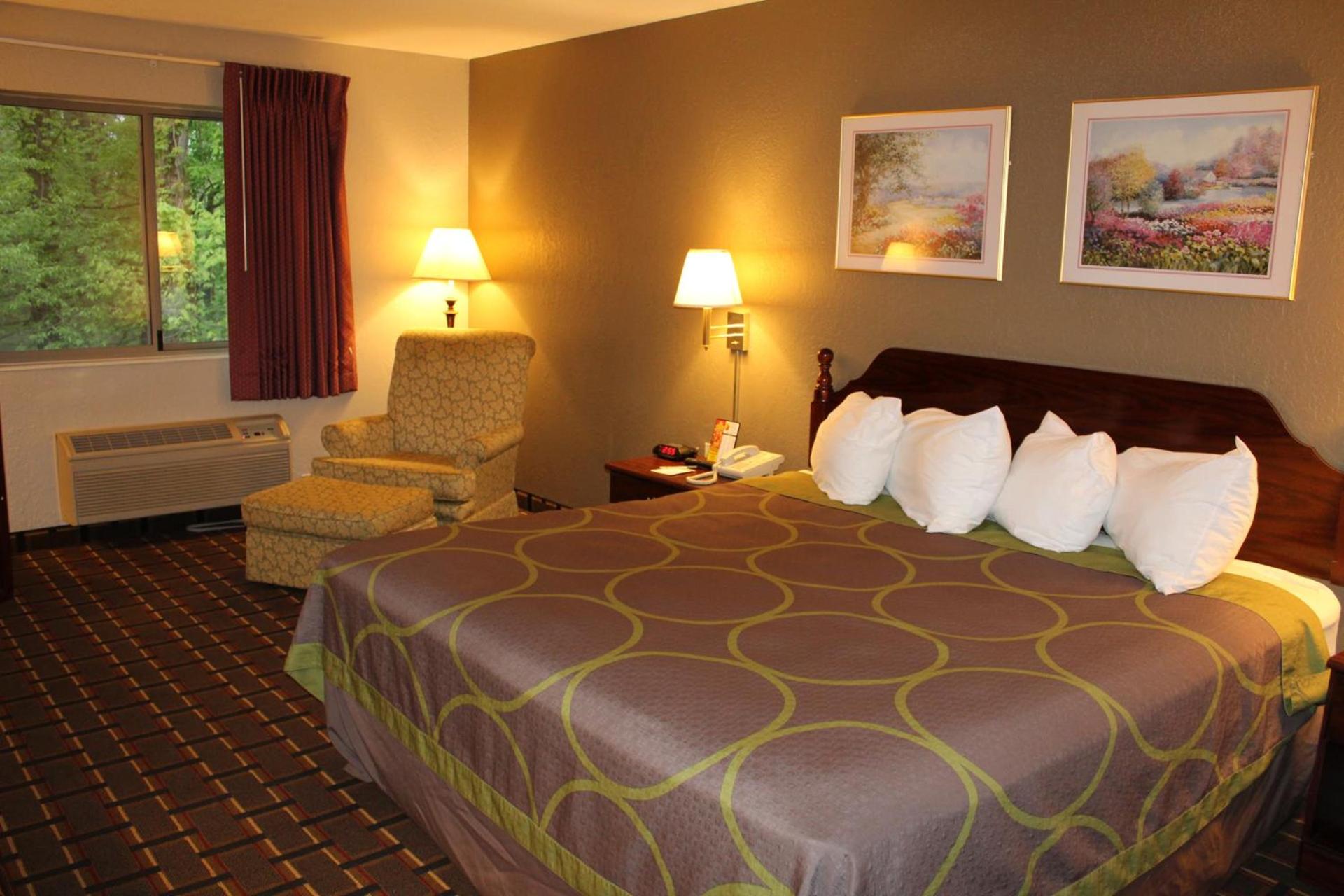 Super 8 by Wyndham Valparaiso photo 25