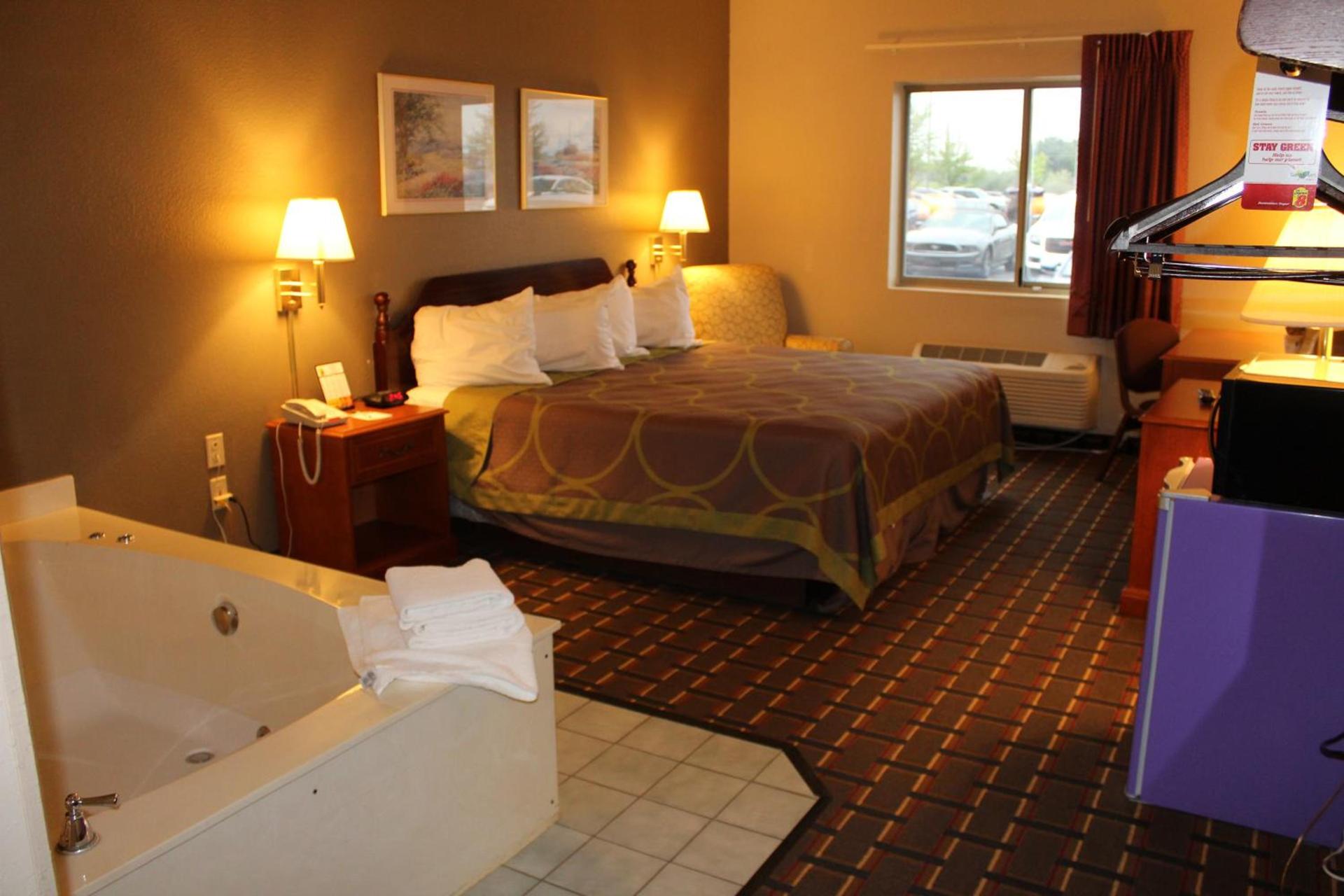 Super 8 by Wyndham Valparaiso photo 28