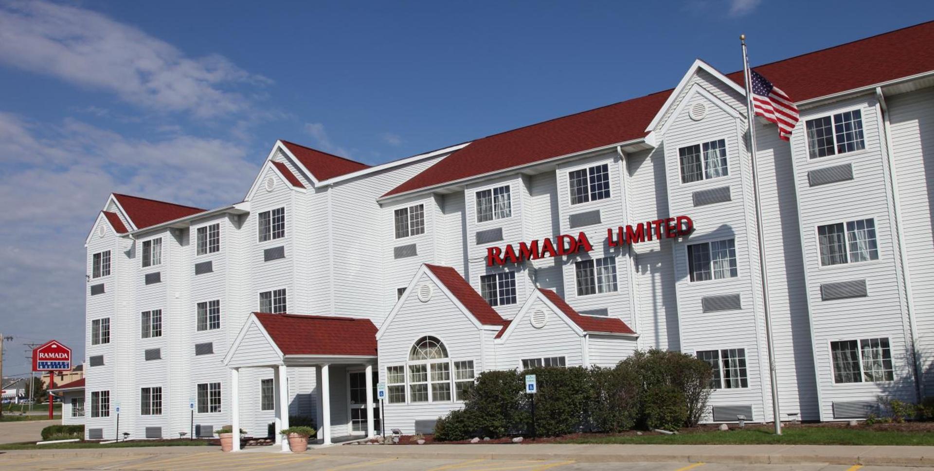 Ramada Limited Bloomington IL I-74/I-55 photo 19