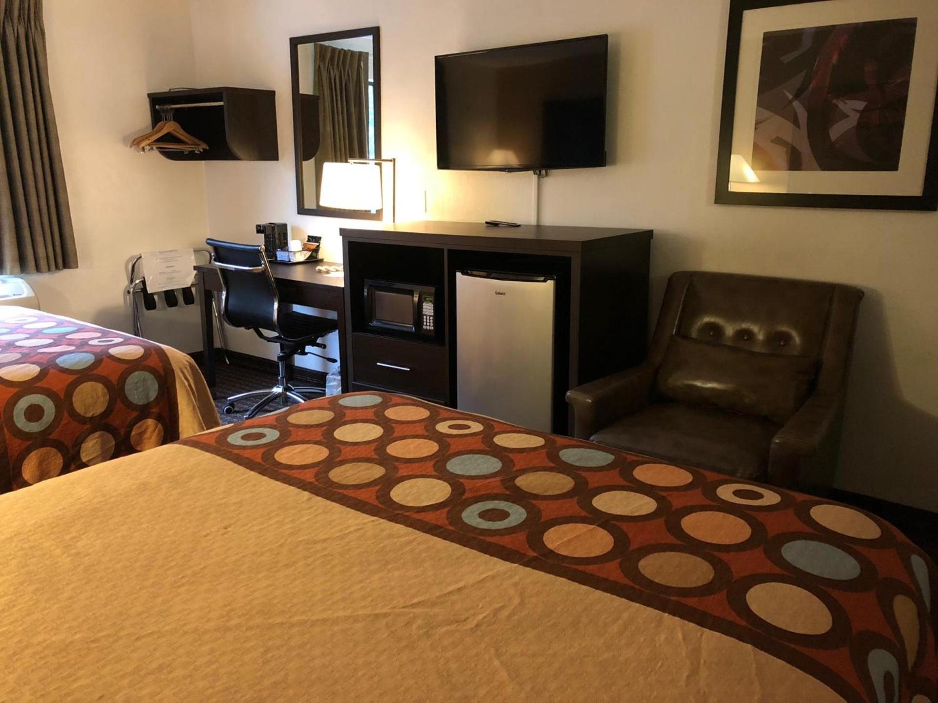 Super 8 by Wyndham Lacey Olympia Area photo 27