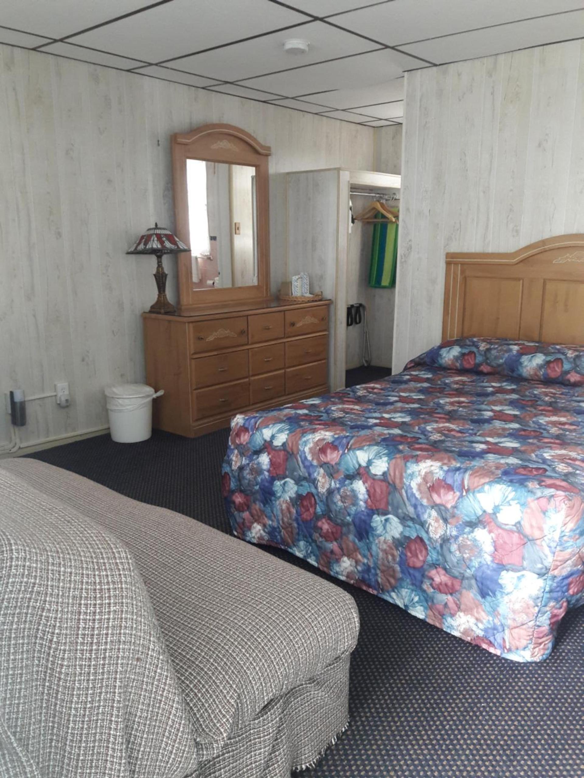 Suitcase Motel & Travel photo 27