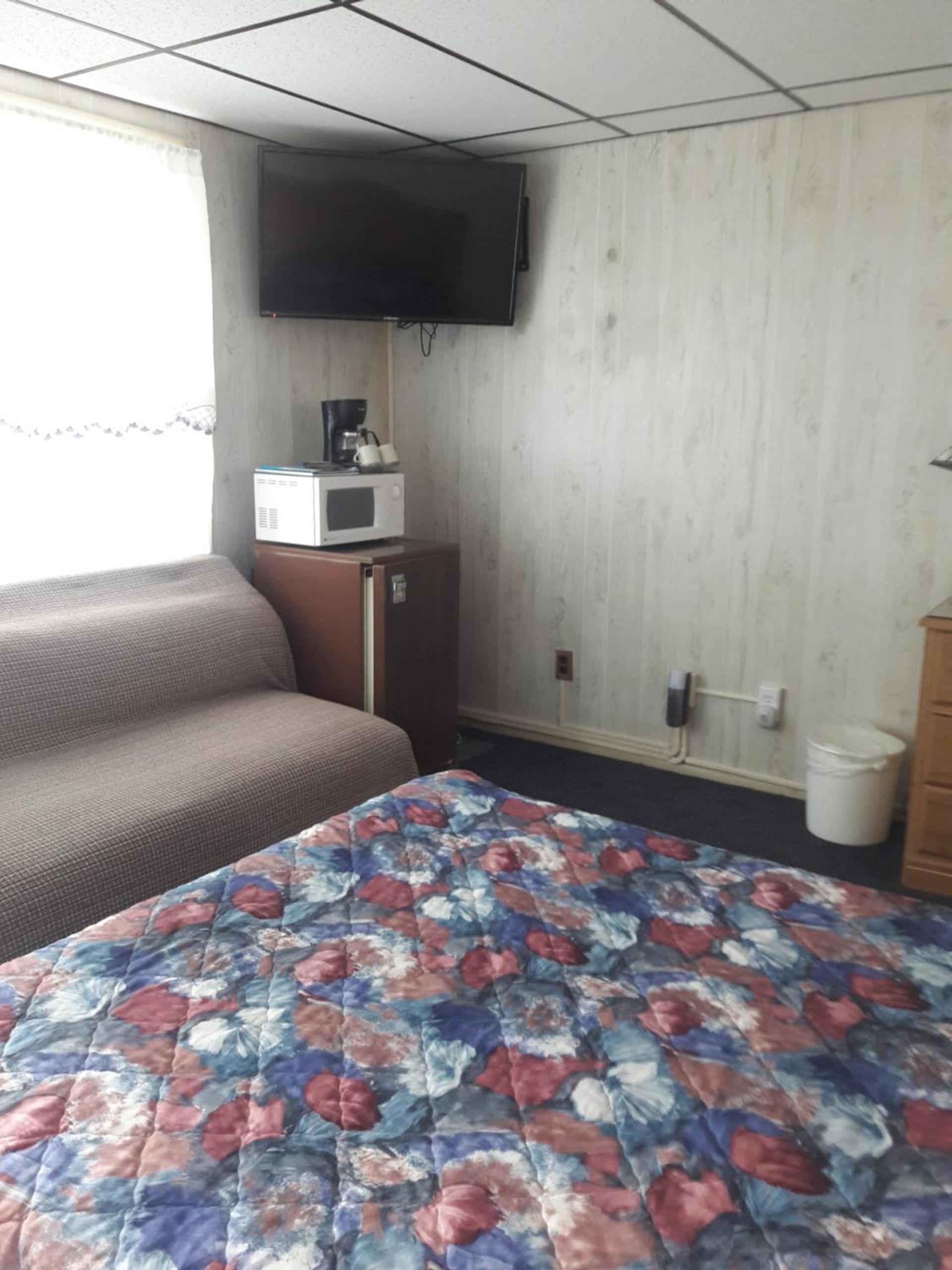 Suitcase Motel & Travel photo 29