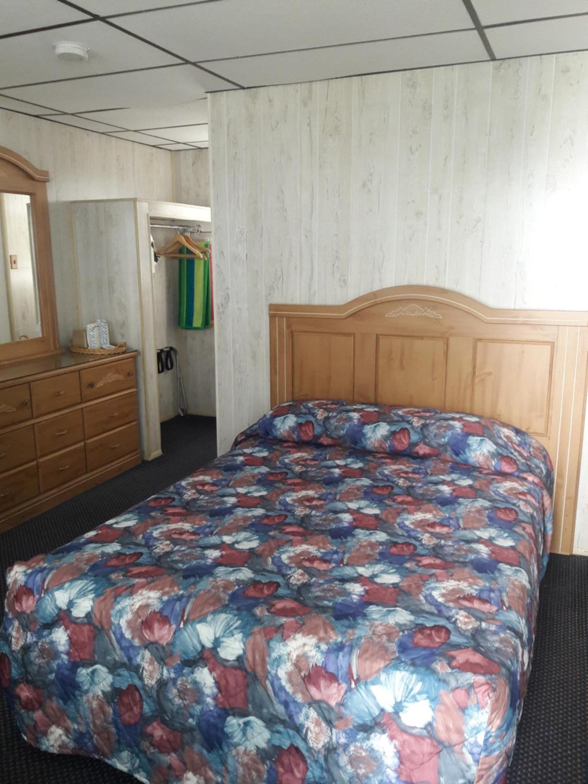 Suitcase Motel & Travel photo 36