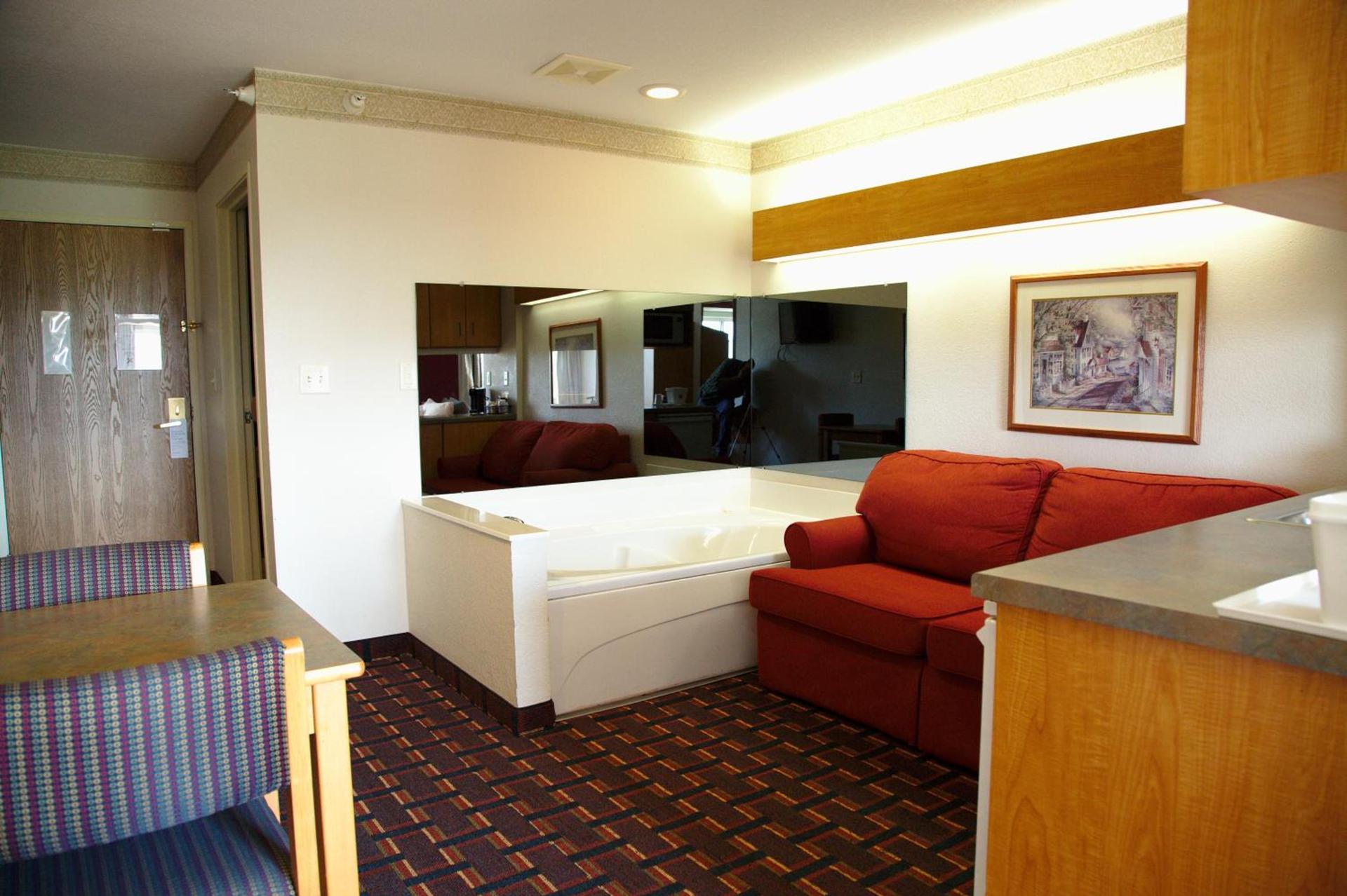 Ramada Limited Bloomington IL I-74/I-55 photo 23