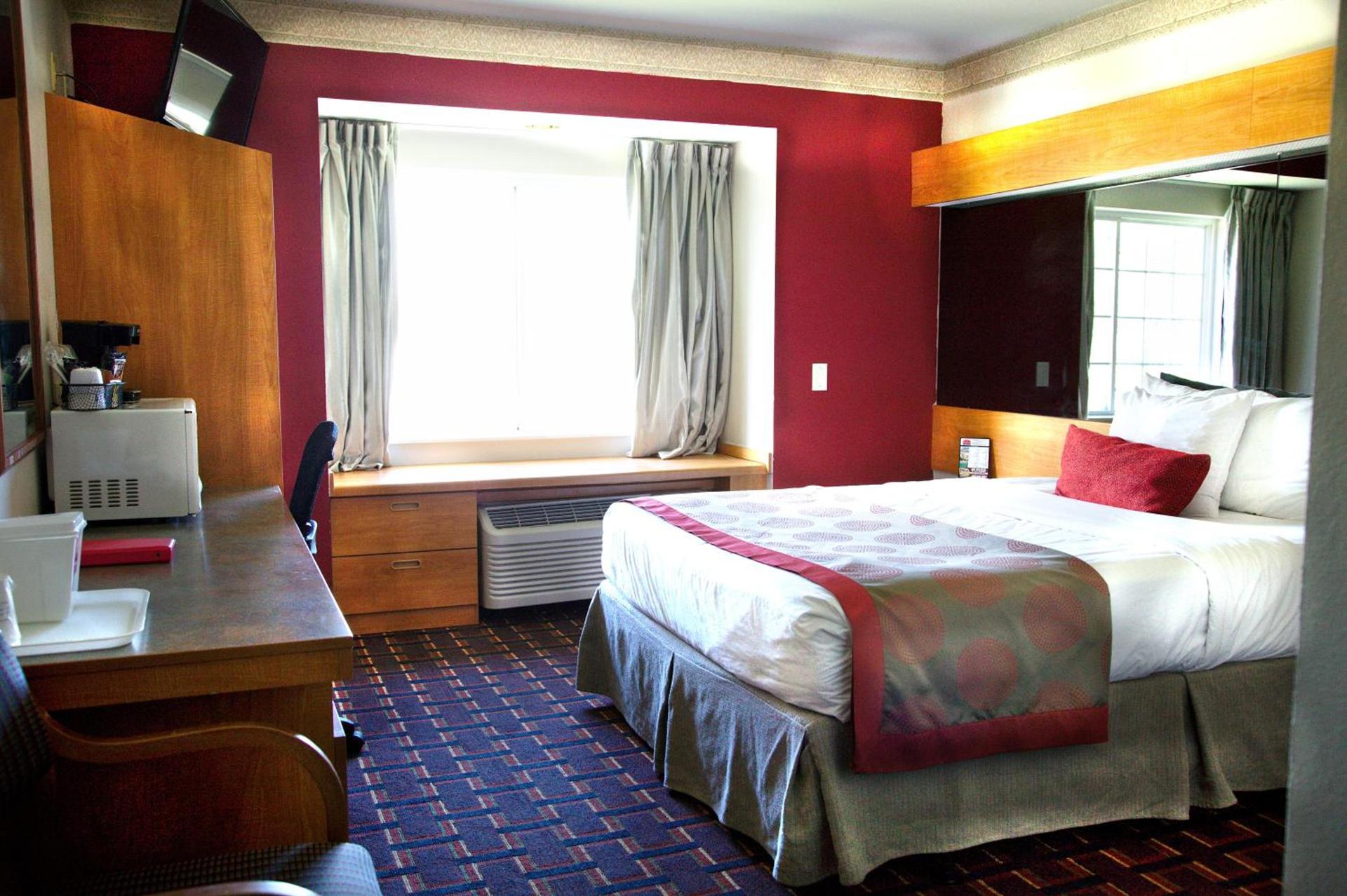 Ramada Limited Bloomington IL I-74/I-55 photo 20