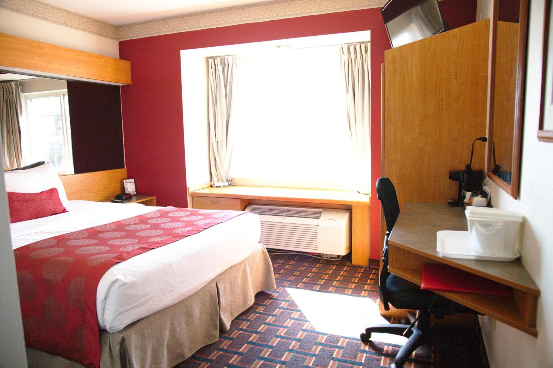 Ramada Limited Bloomington IL I-74/I-55 photo 25