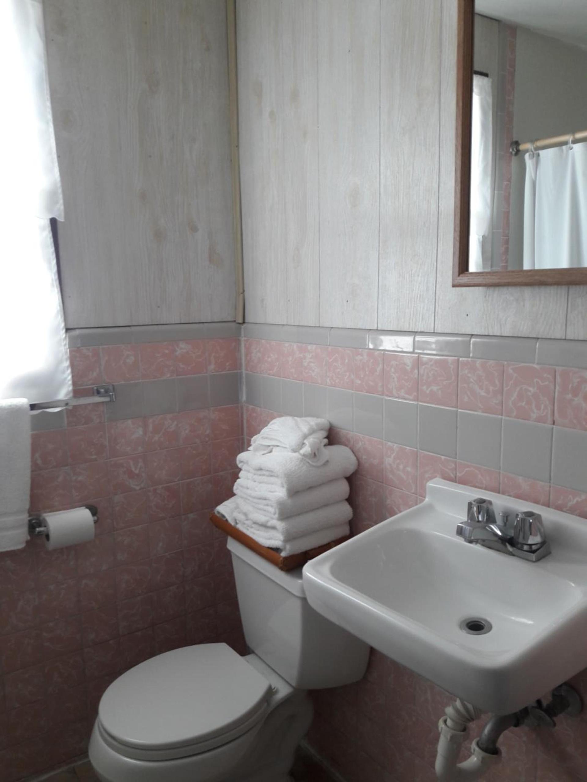 Suitcase Motel & Travel photo 41