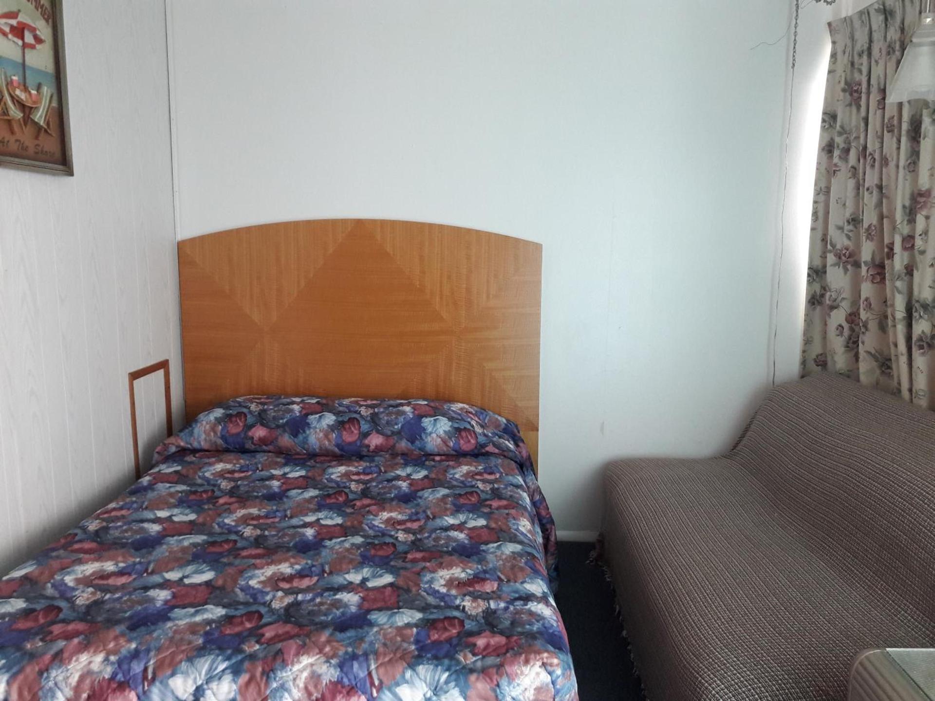 Suitcase Motel & Travel photo 26