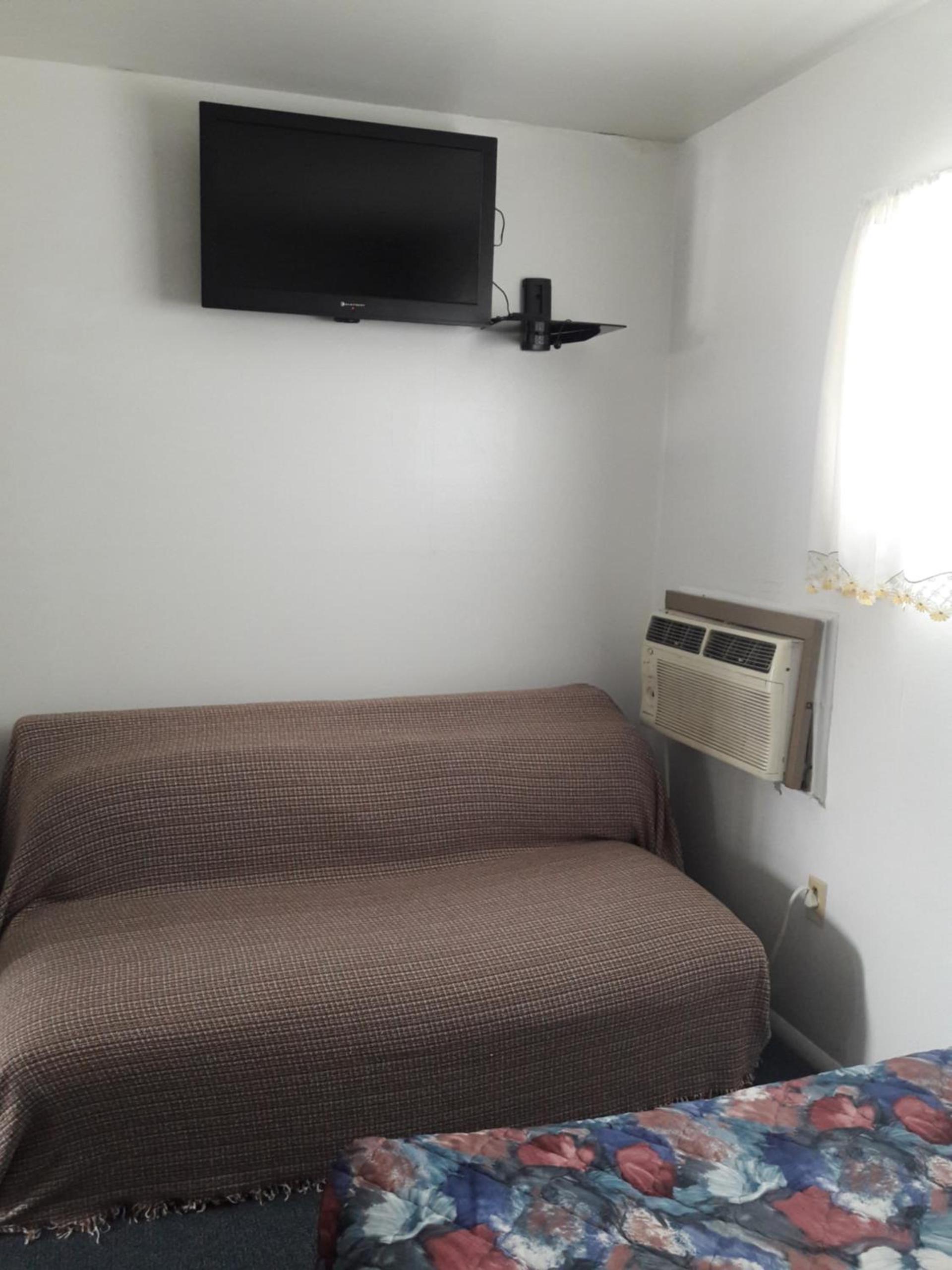 Suitcase Motel & Travel photo 32
