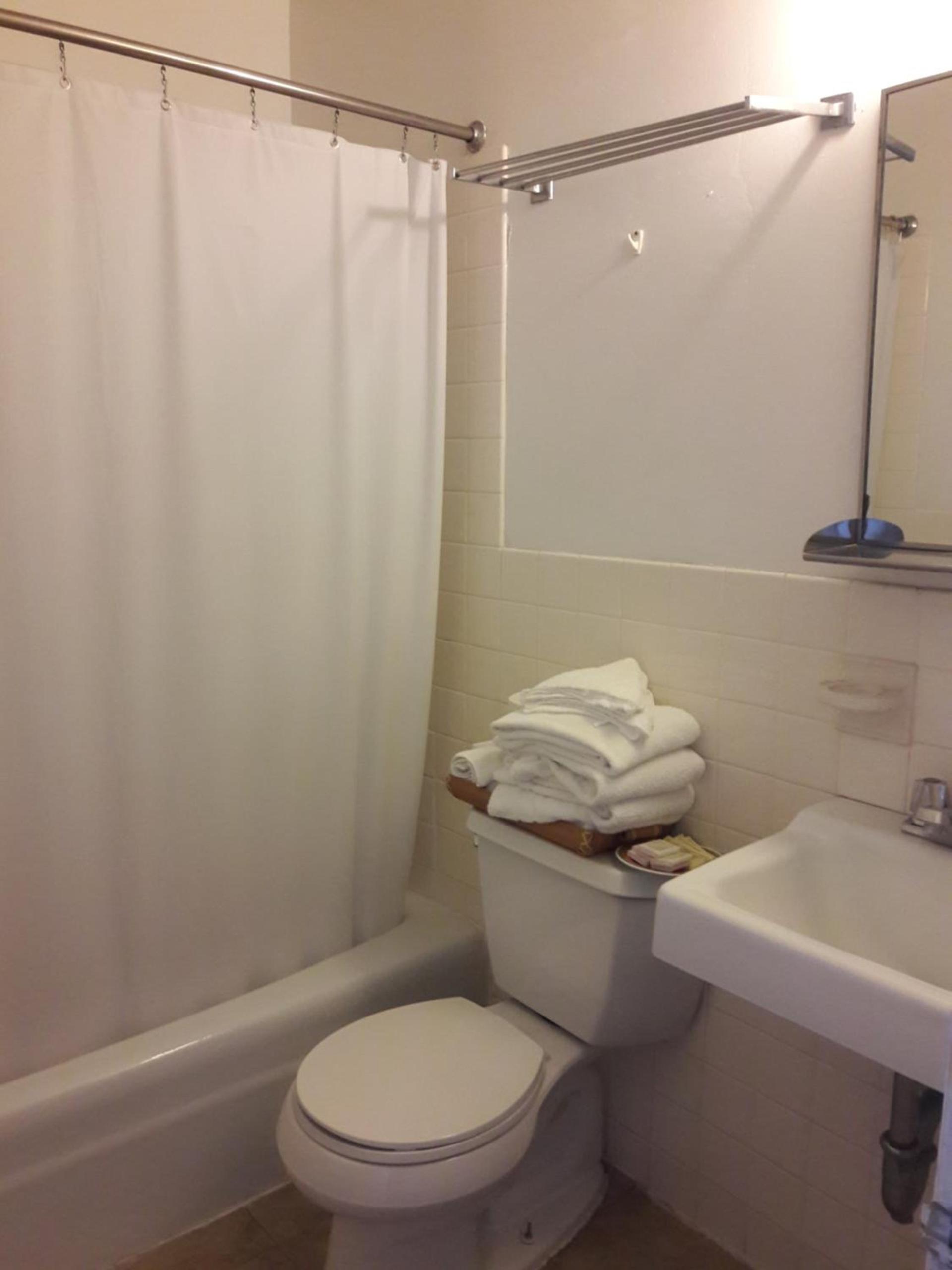 Suitcase Motel & Travel photo 17