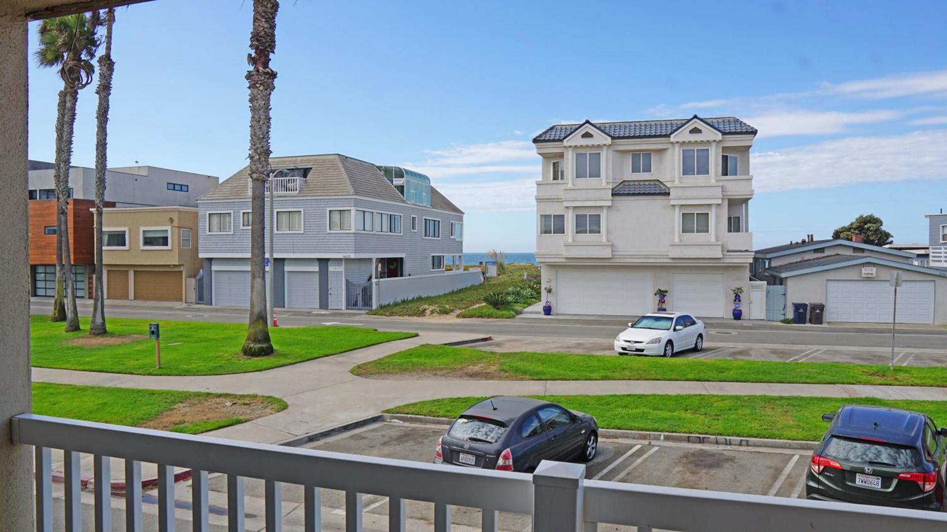 Ocean Surf Inn & Suites photo 98