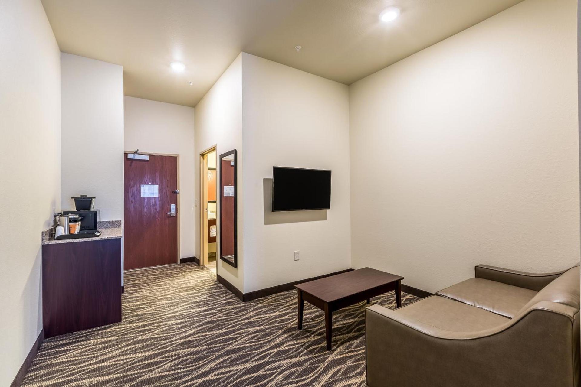 Cobblestone Hotel & Suites - Stevens Point photo 21