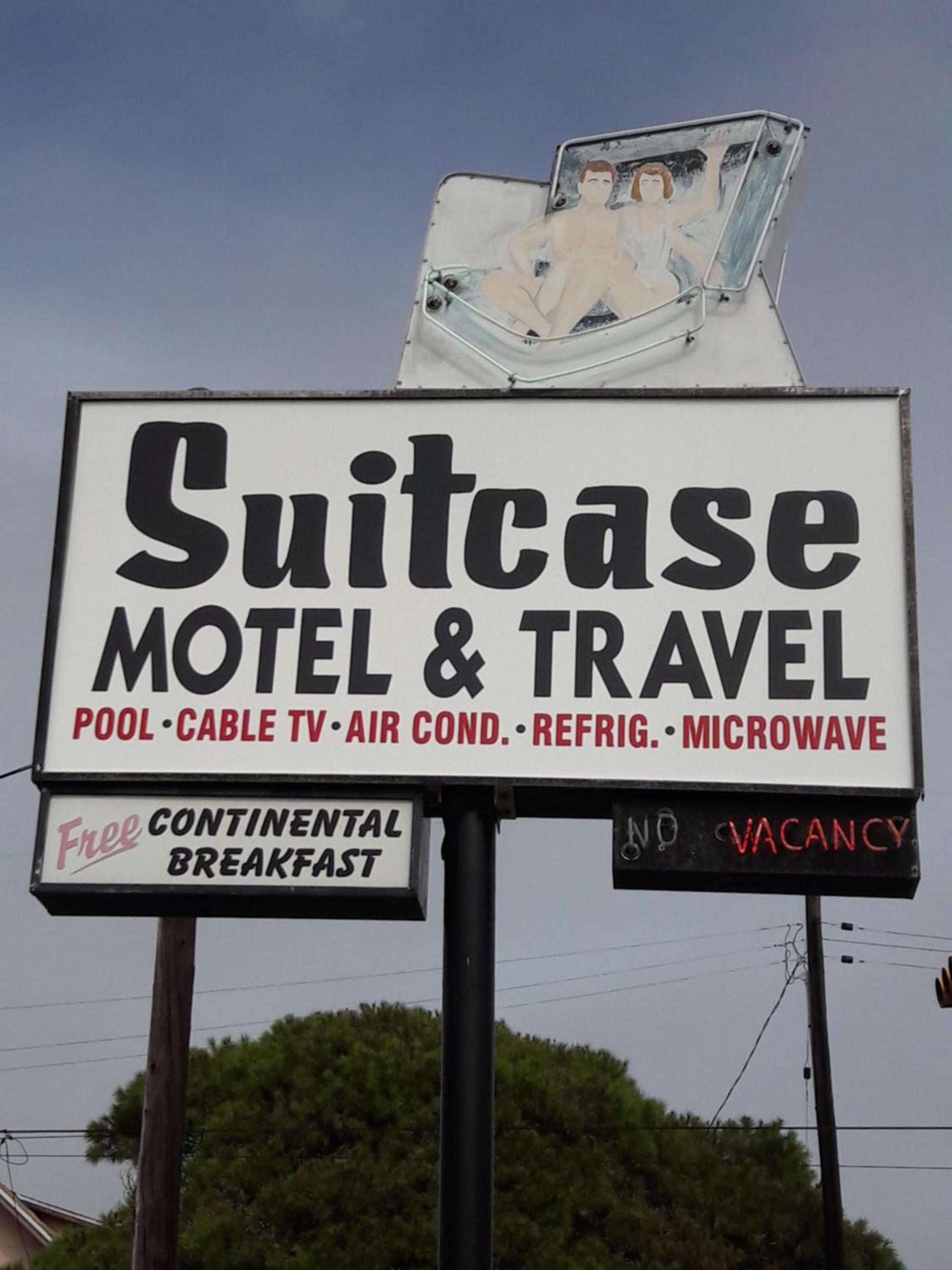 Suitcase Motel & Travel photo 40
